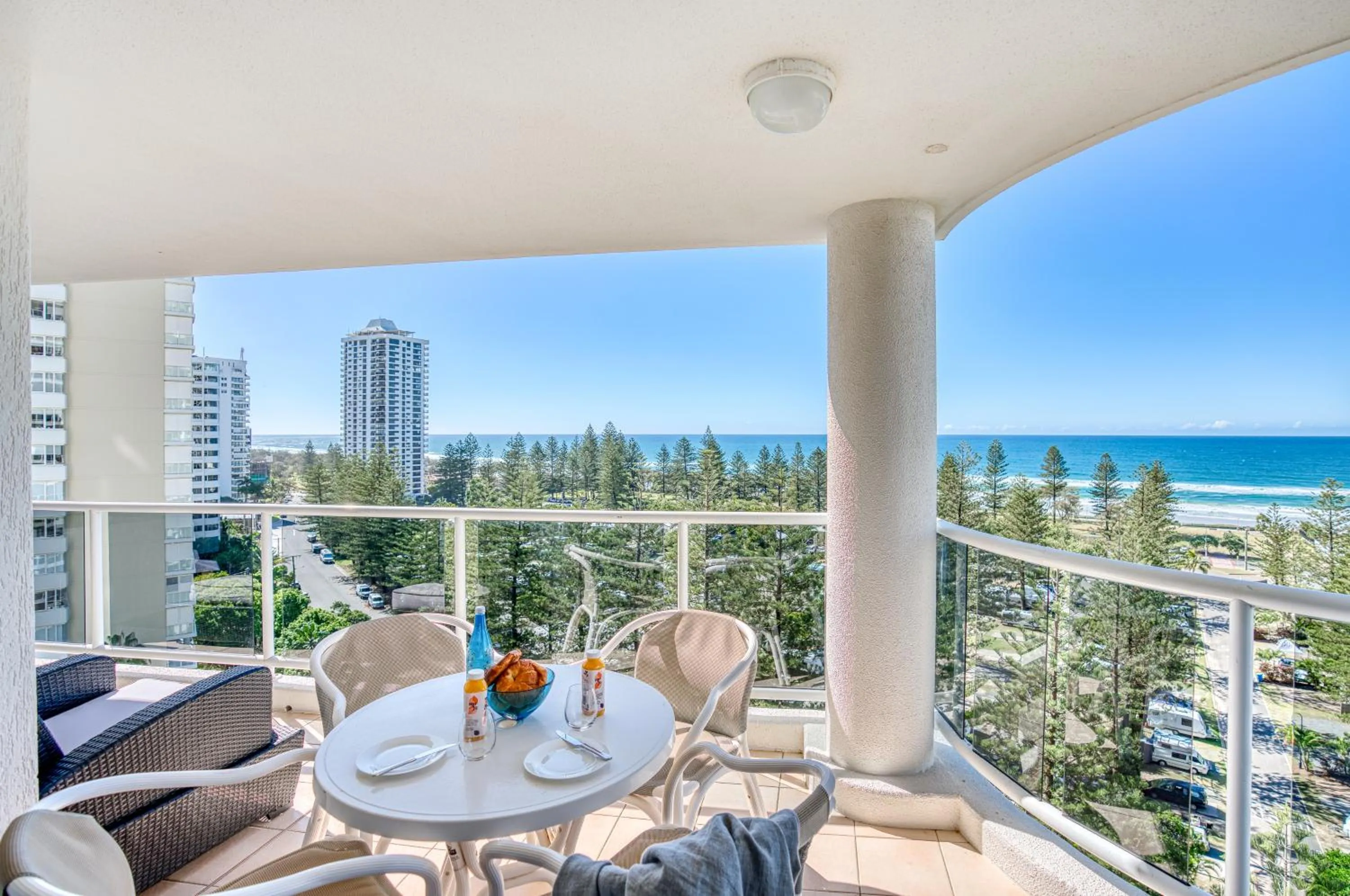 Balcony/Terrace in Oscar On Main Beach Resort