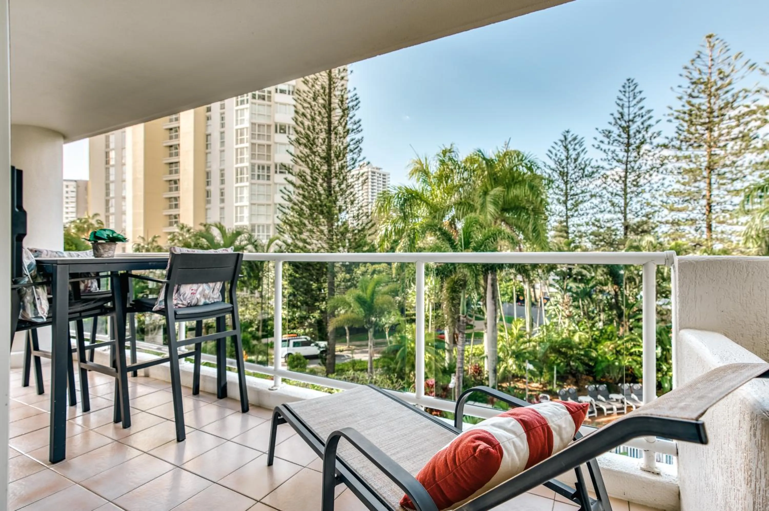 Balcony/Terrace in Oscar On Main Beach Resort