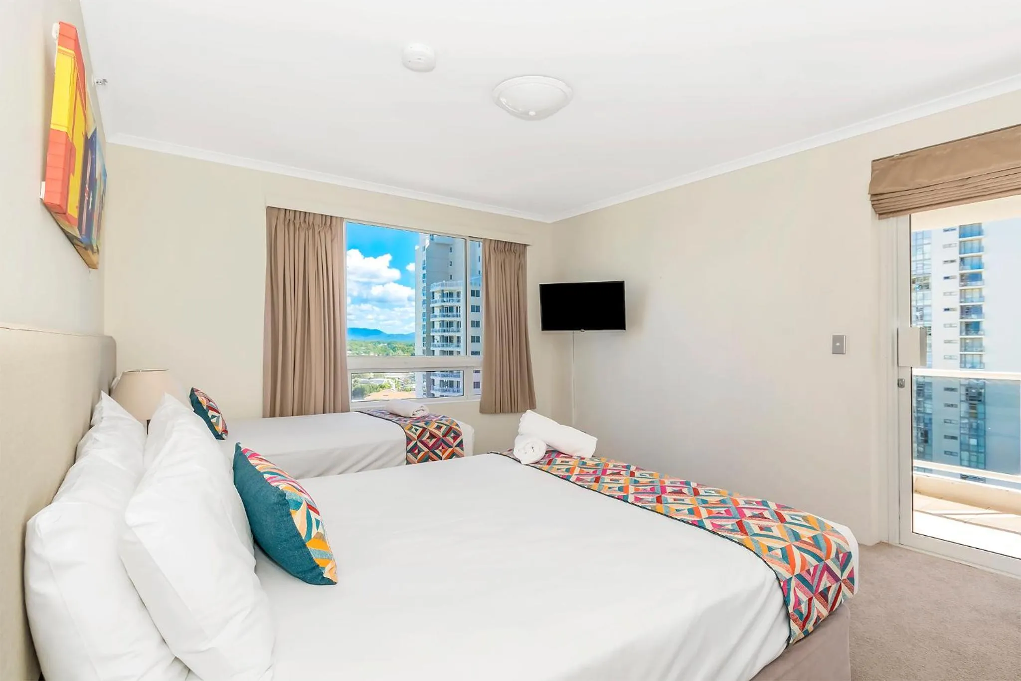 Bedroom, Bed in Oscar On Main Beach Resort