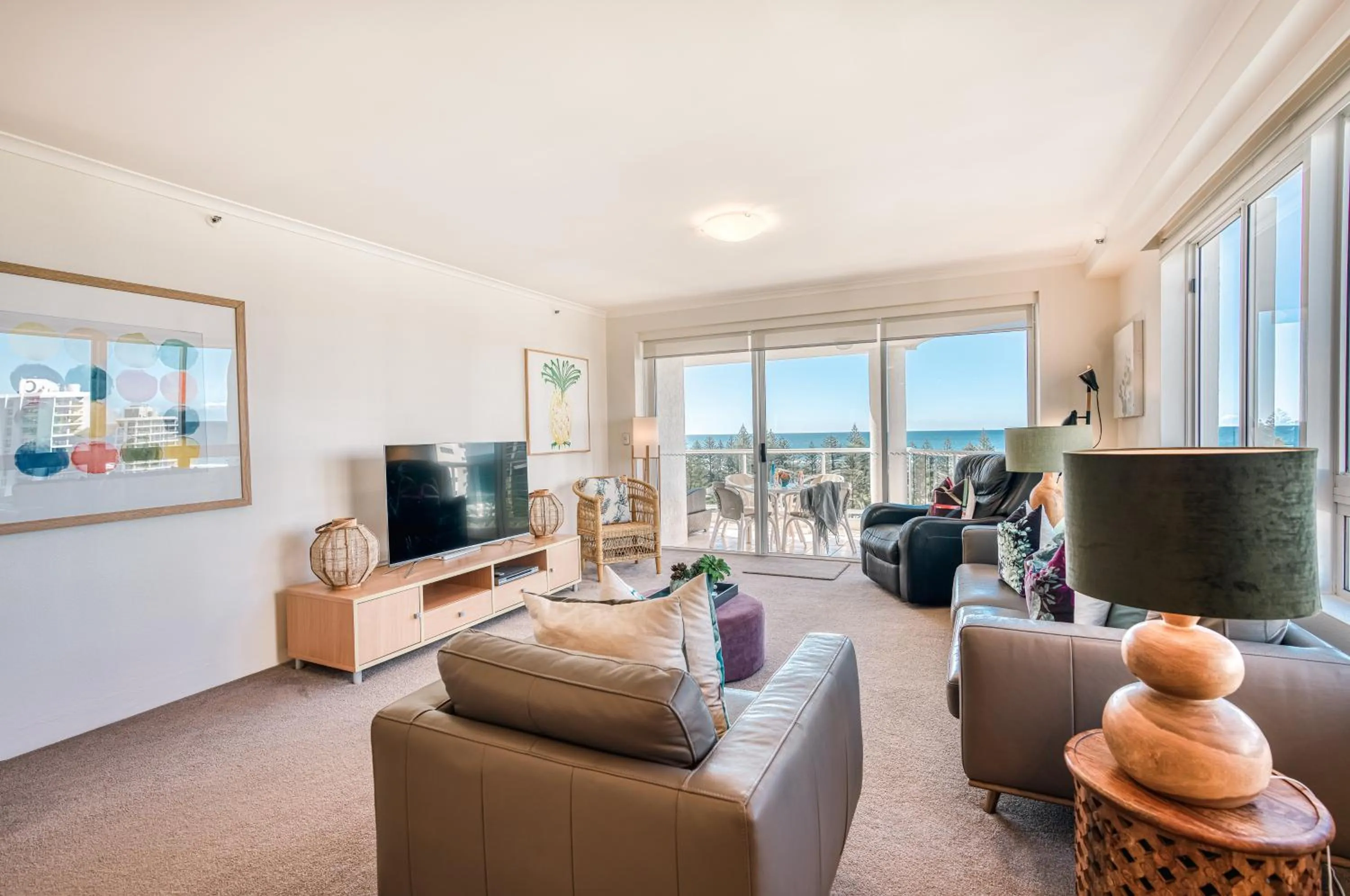 Living room in Oscar On Main Beach Resort