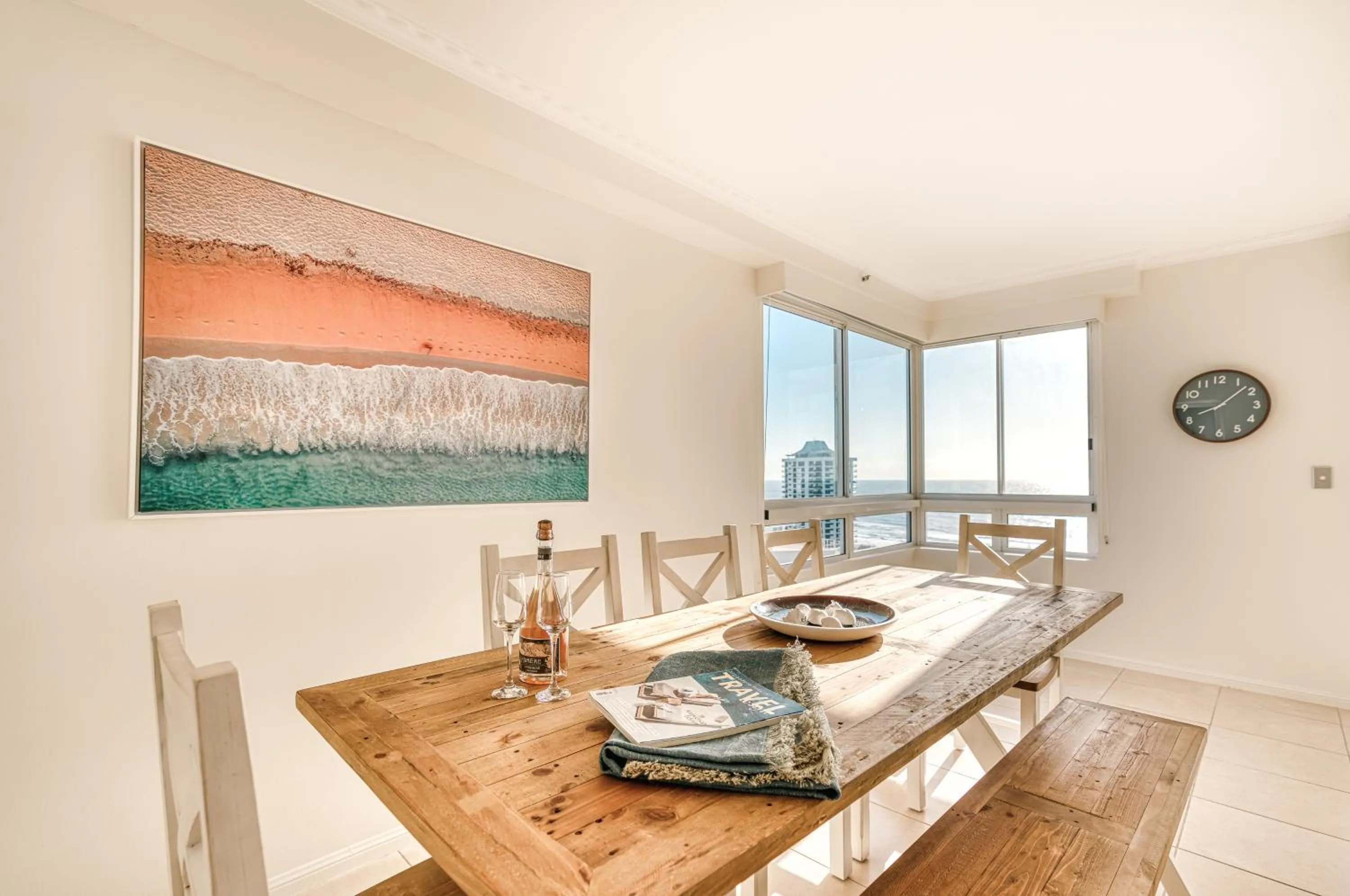 Dining area in Oscar On Main Beach Resort