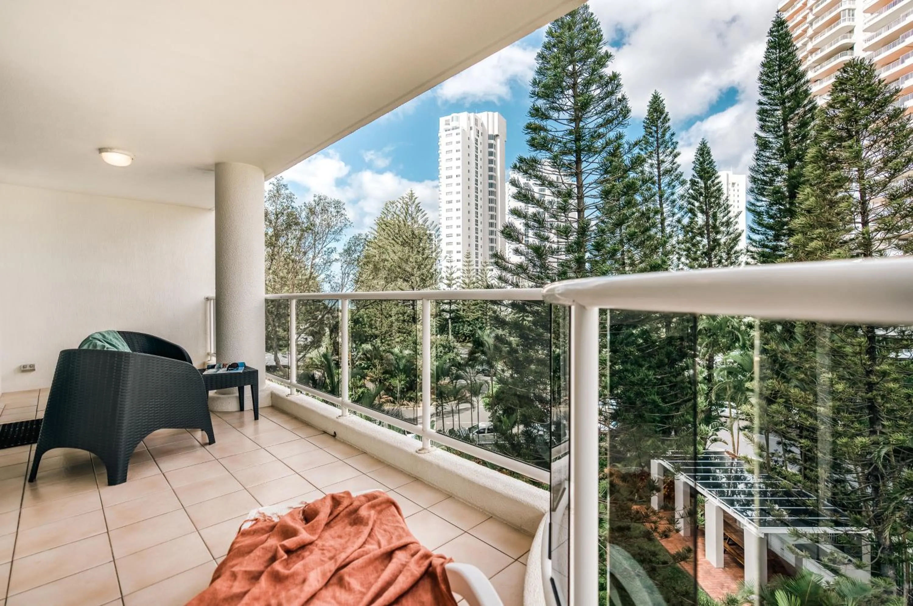 Balcony/Terrace in Oscar On Main Beach Resort