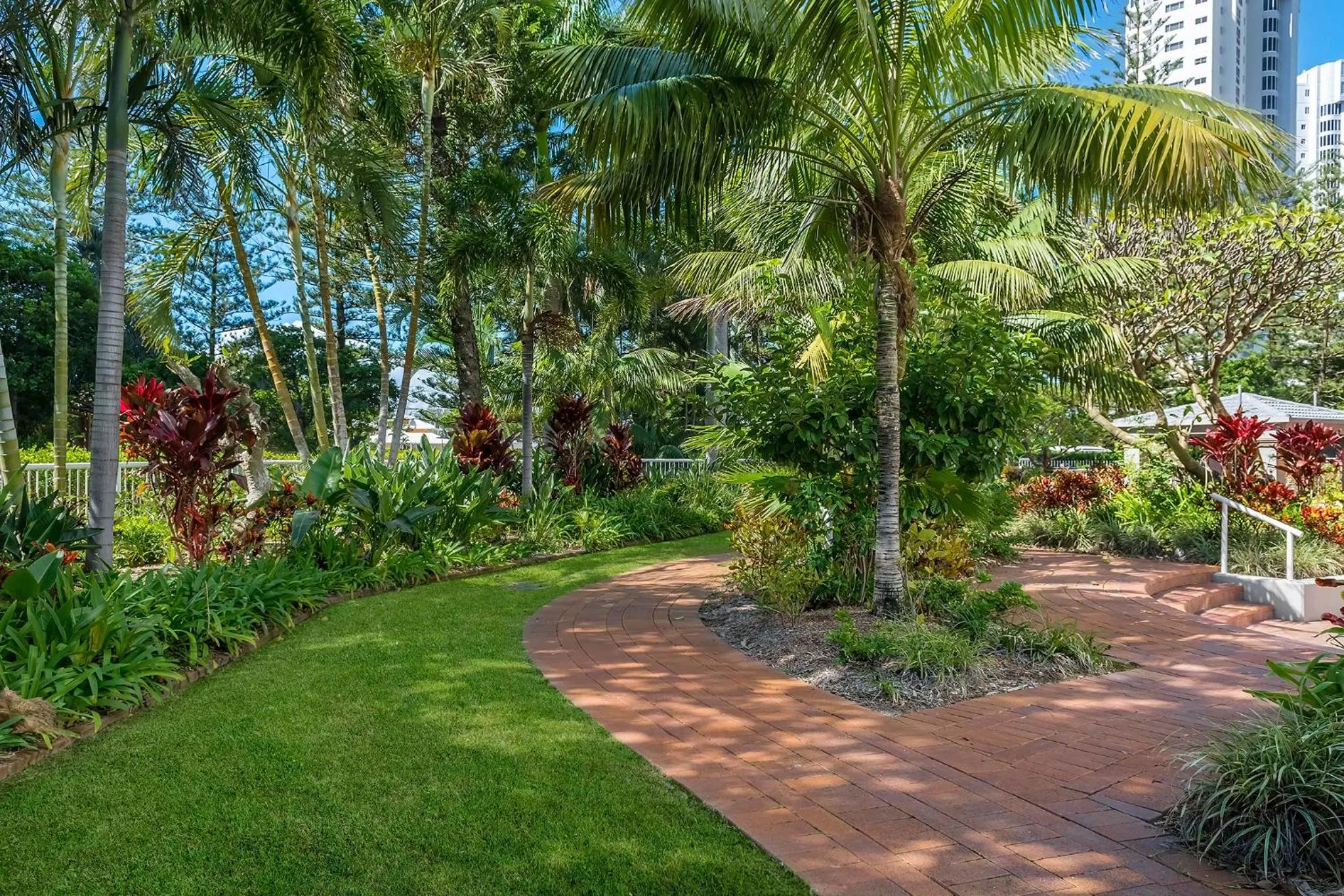 Garden in Oscar On Main Beach Resort