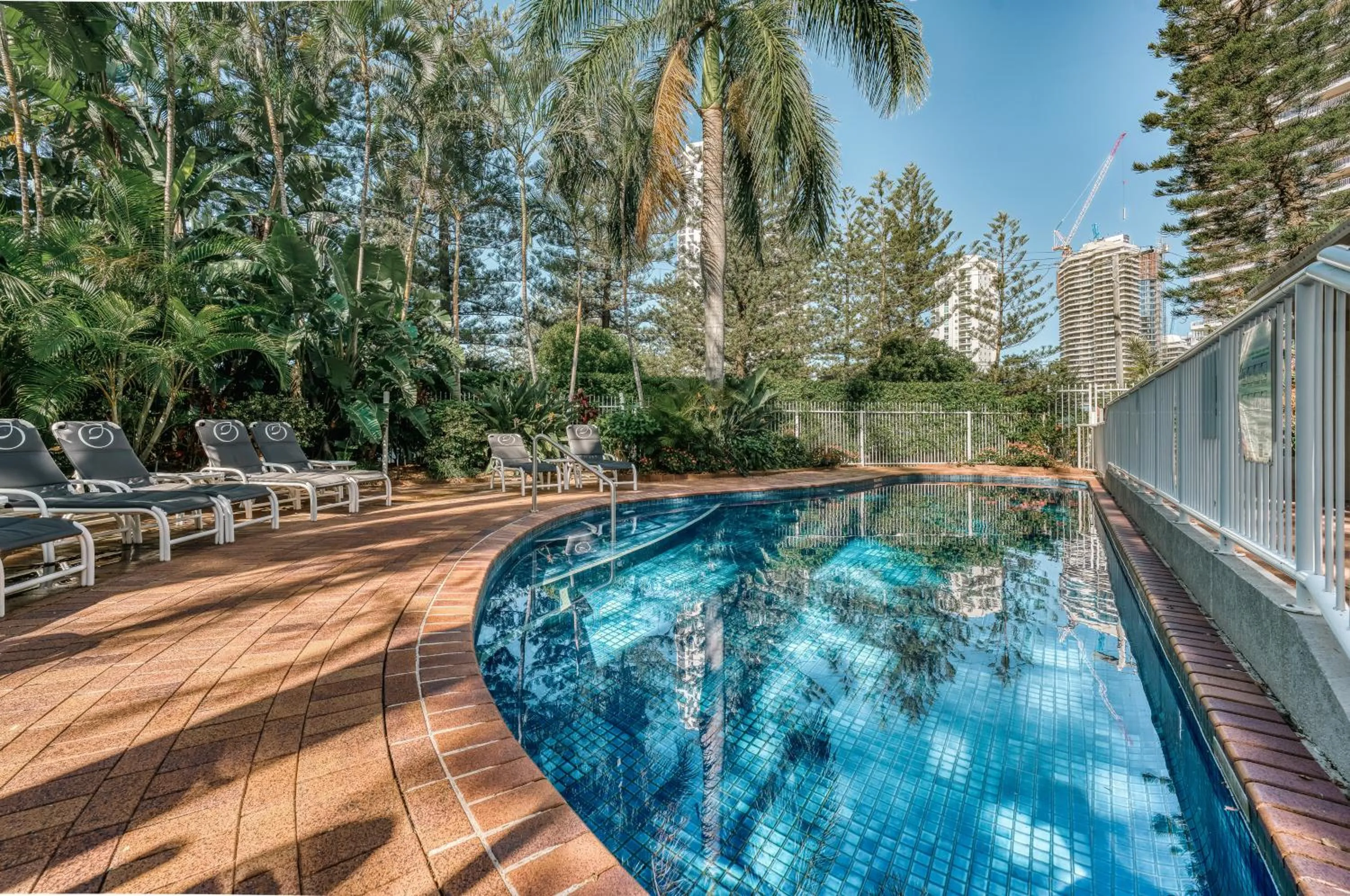 Swimming pool in Oscar On Main Beach Resort