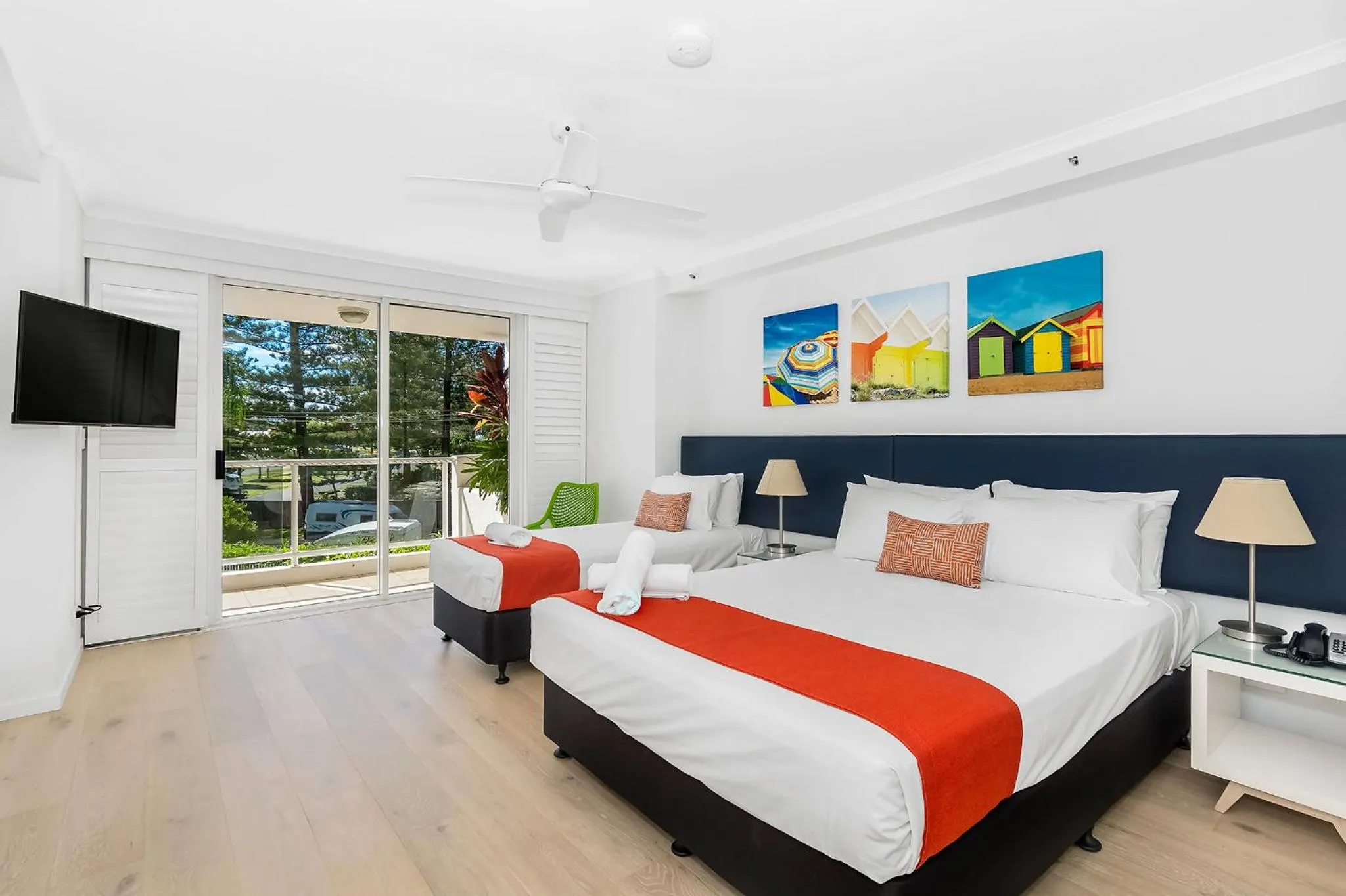 Bedroom, Bed in Oscar On Main Beach Resort