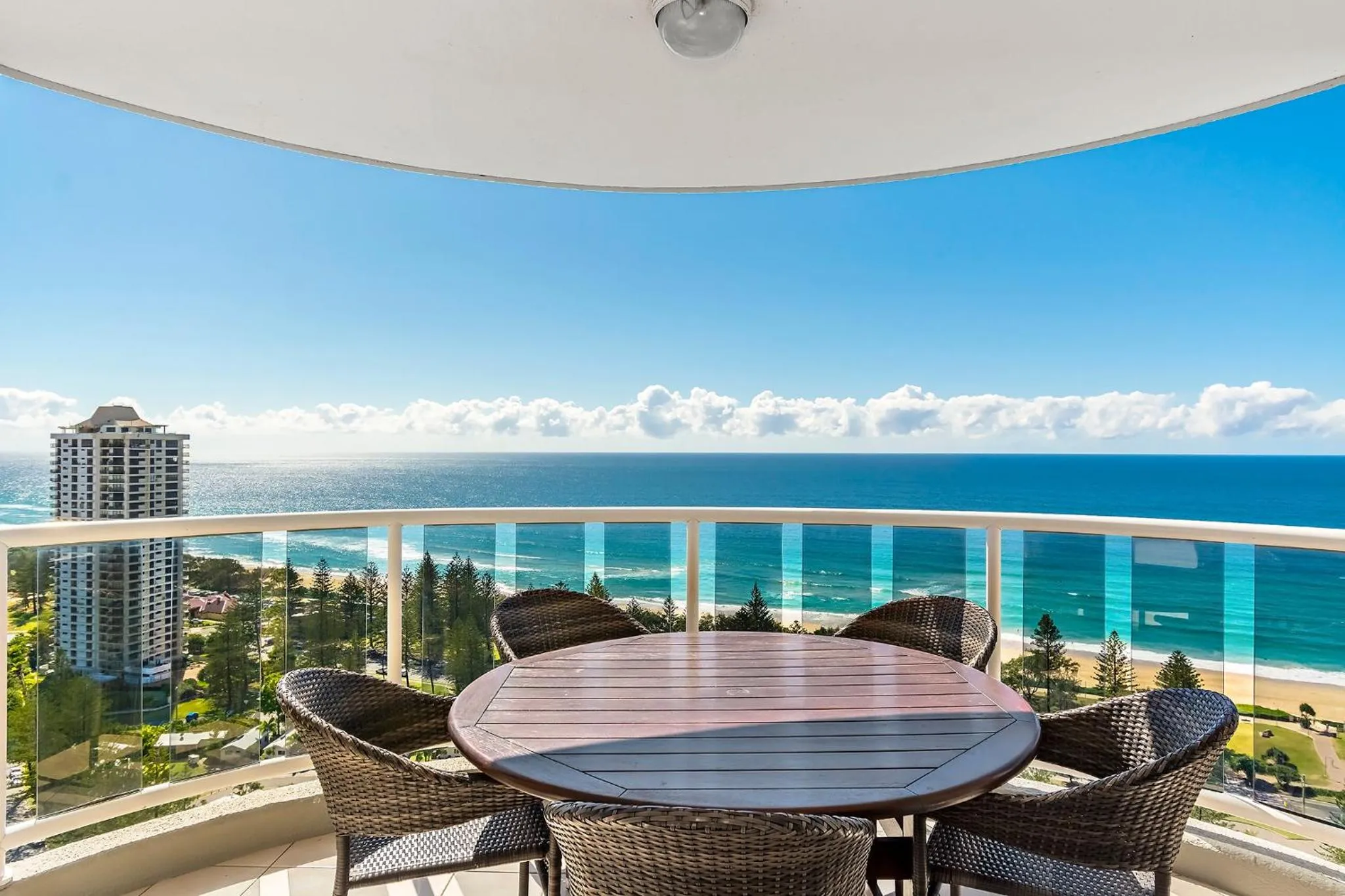 Balcony/Terrace in Oscar On Main Beach Resort