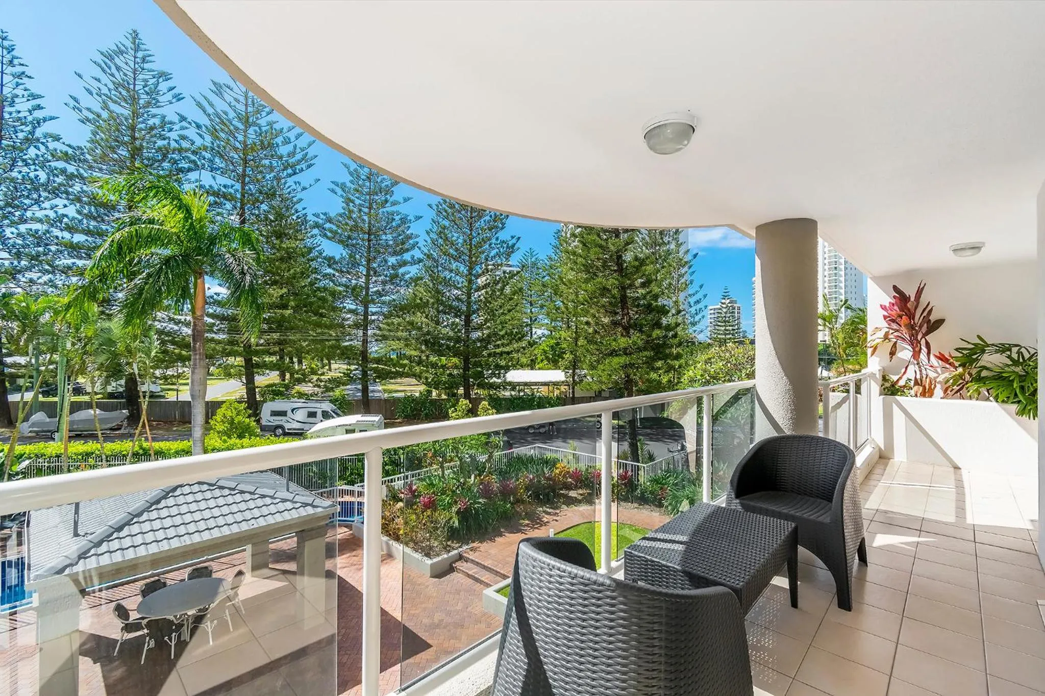 Balcony/Terrace in Oscar On Main Beach Resort