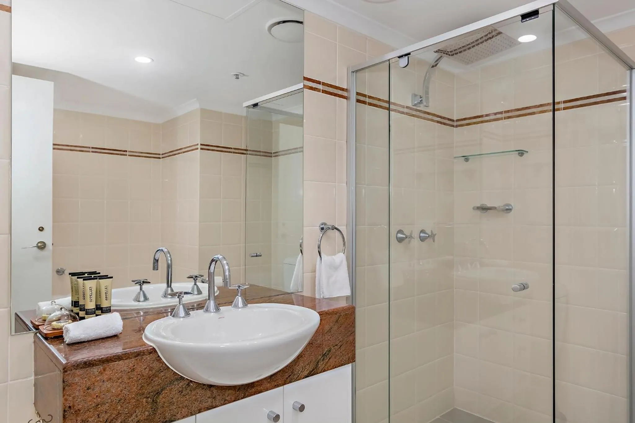 Bathroom in Oscar On Main Beach Resort