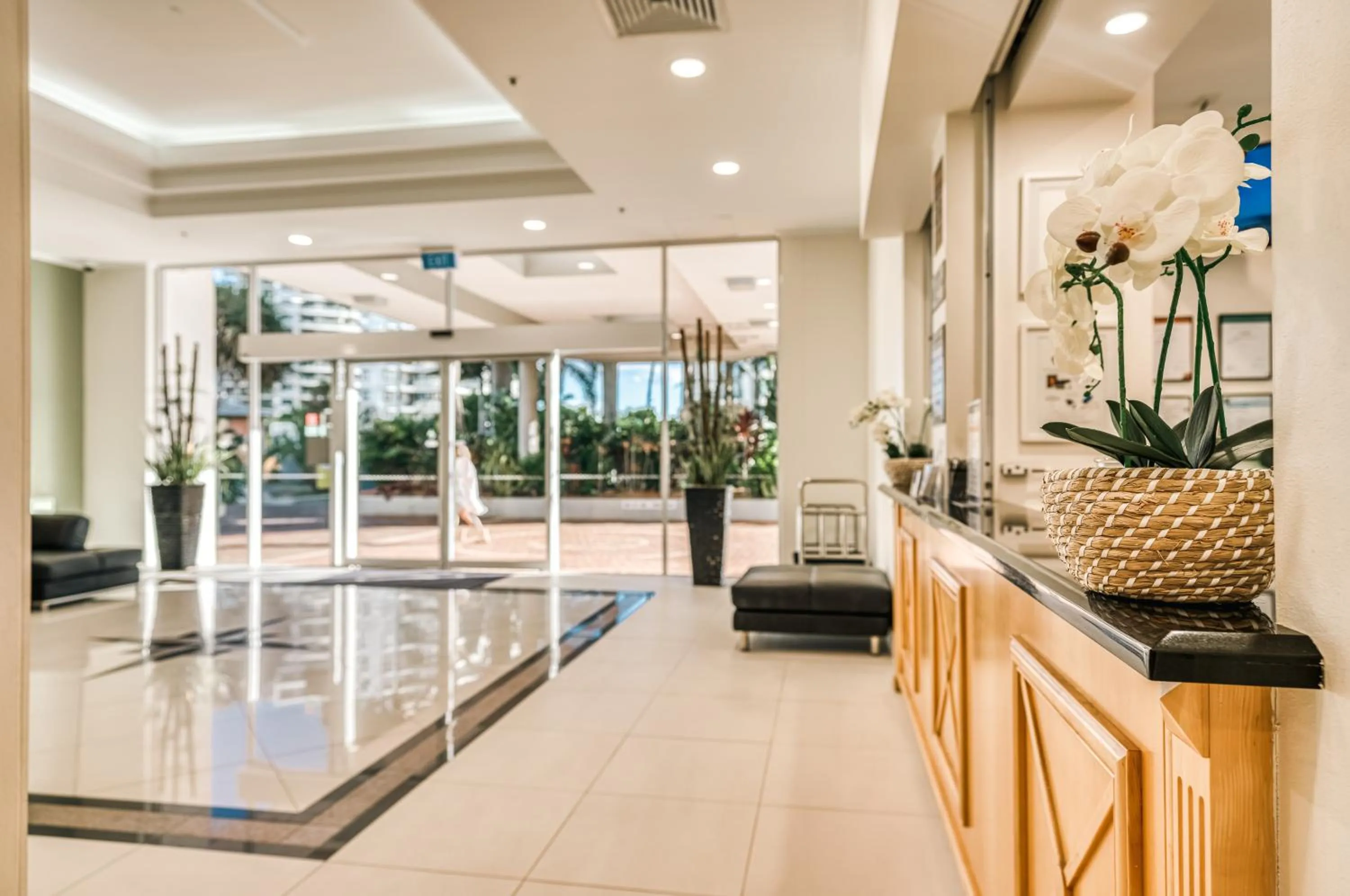 Lobby or reception in Oscar On Main Beach Resort