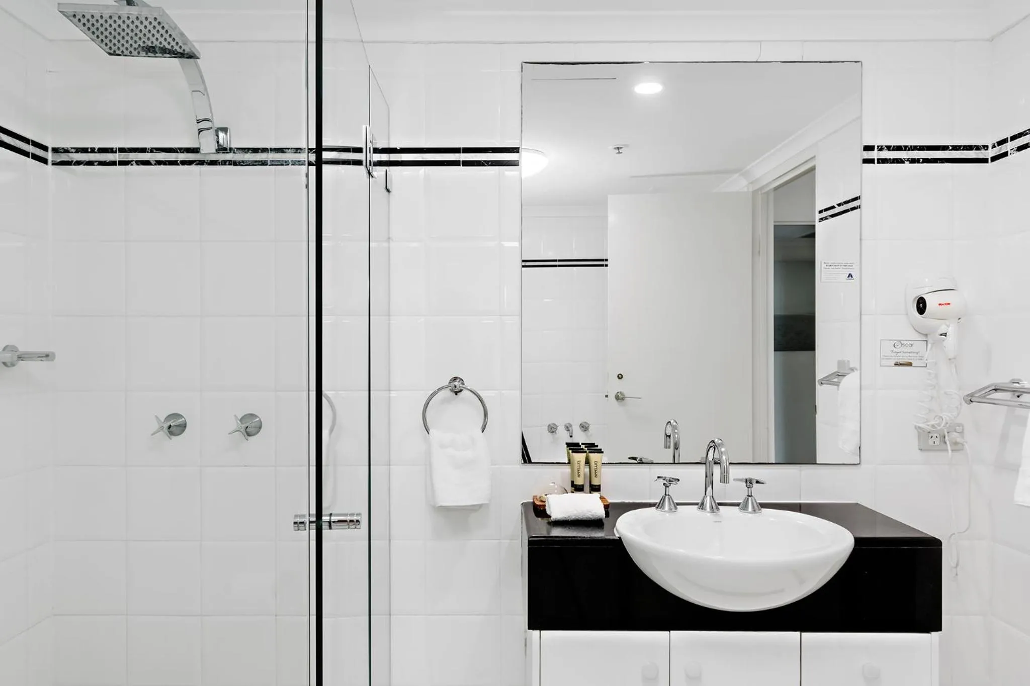 Bathroom in Oscar On Main Beach Resort