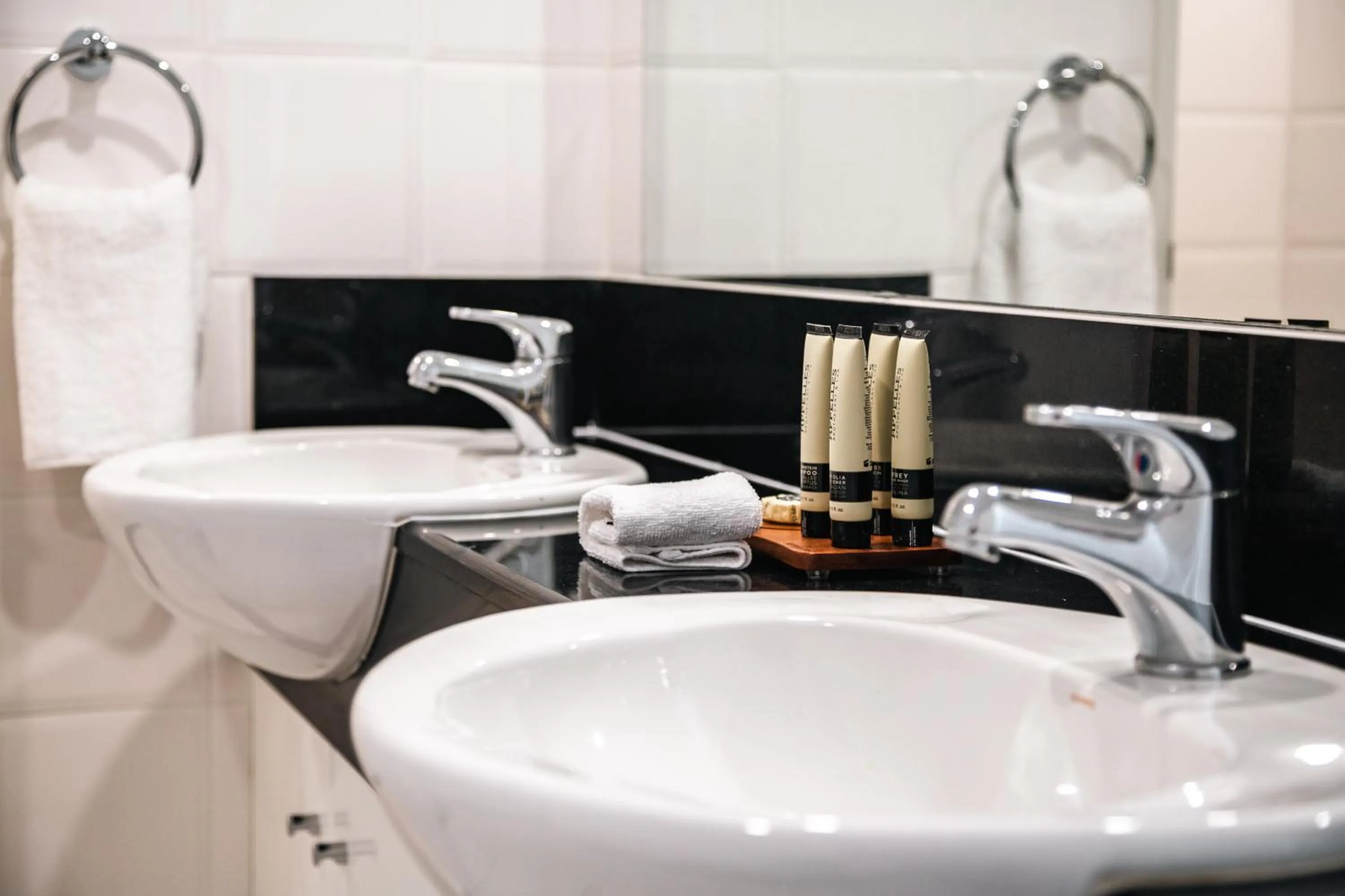 Bathroom in Oscar On Main Beach Resort
