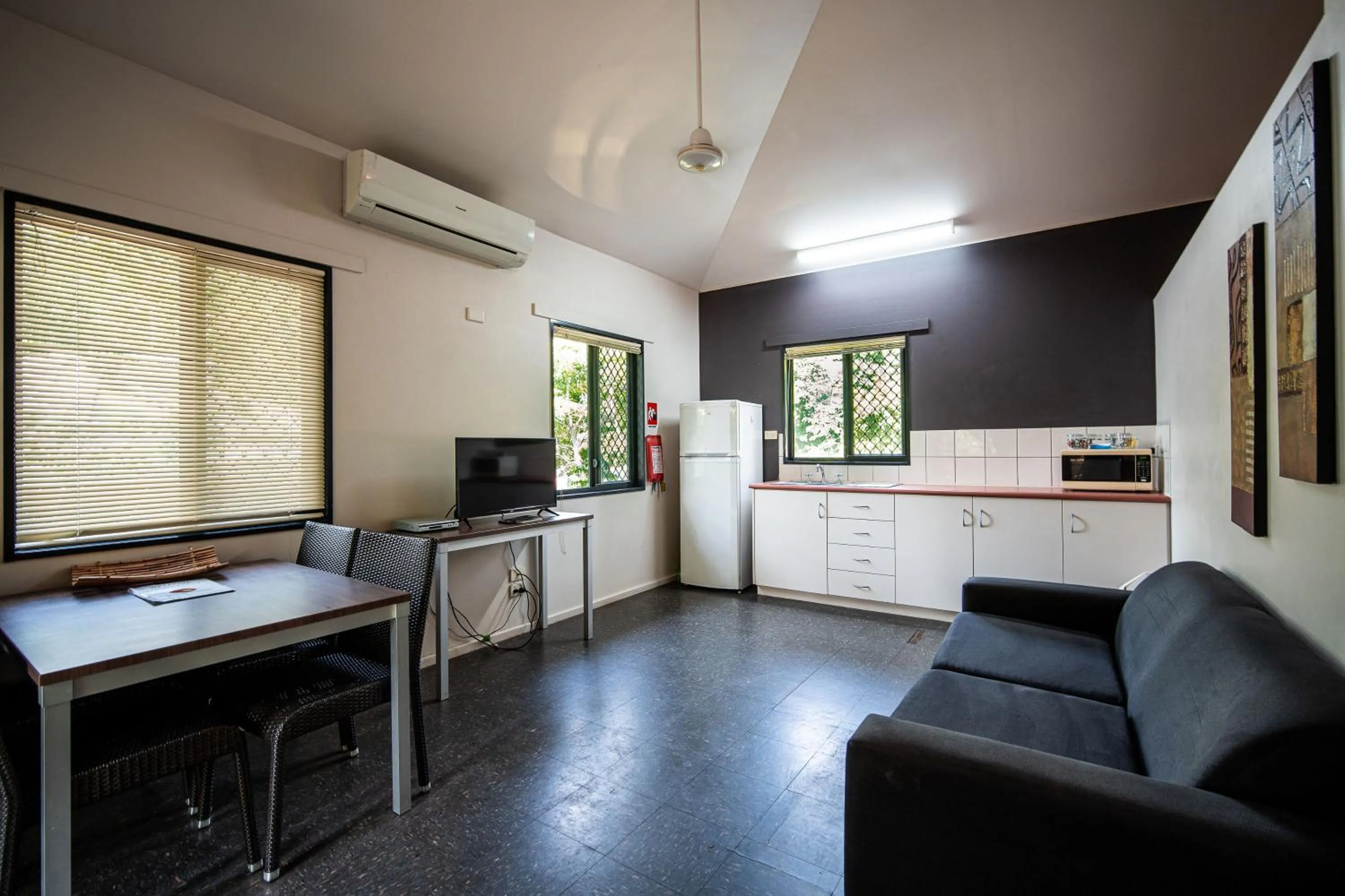 Kitchen or kitchenette in Hidden Valley Holiday Park Darwin
