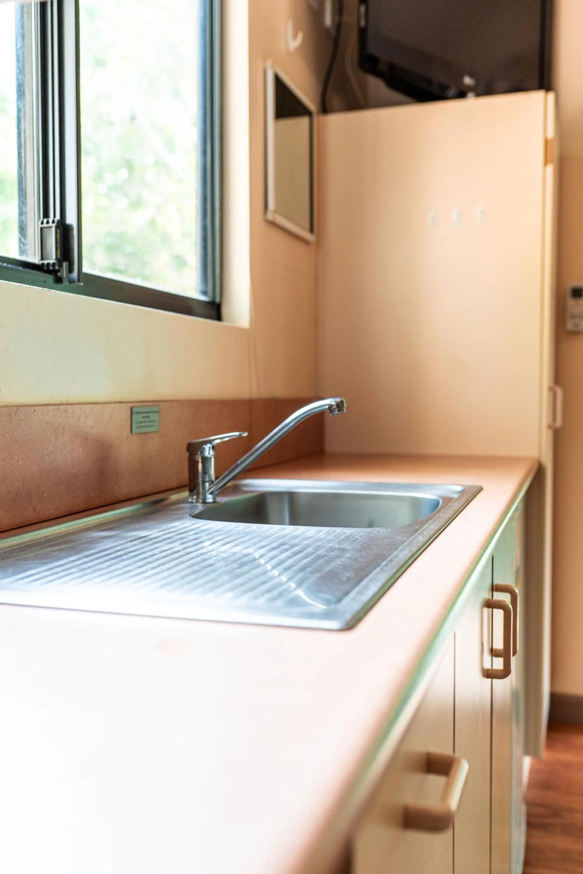 Kitchen or kitchenette in Hidden Valley Holiday Park Darwin