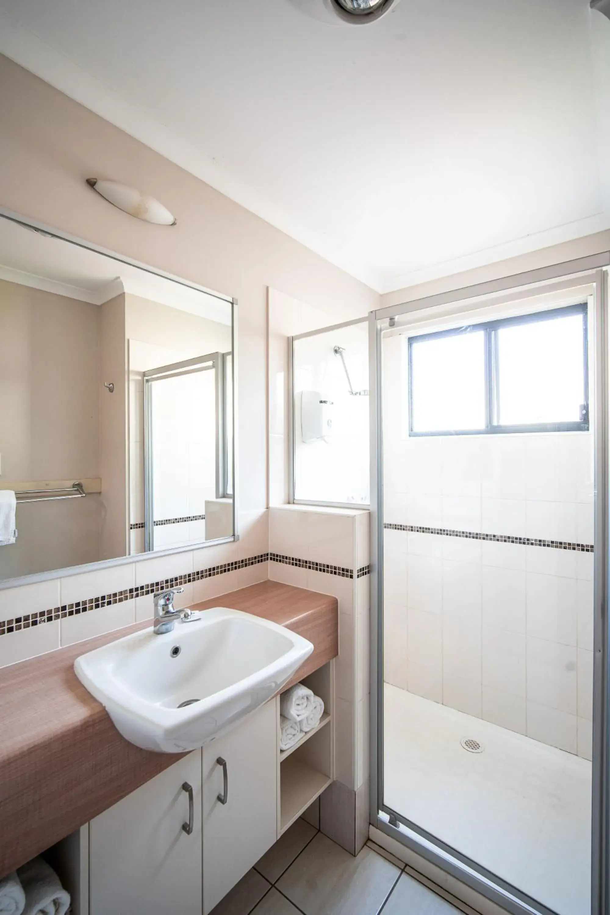 Two-Bedroom Tropical Villa in Hidden Valley Holiday Park Darwin Two-Bedroom Tropical Villa in Hidden Valley Holiday Park Darwin