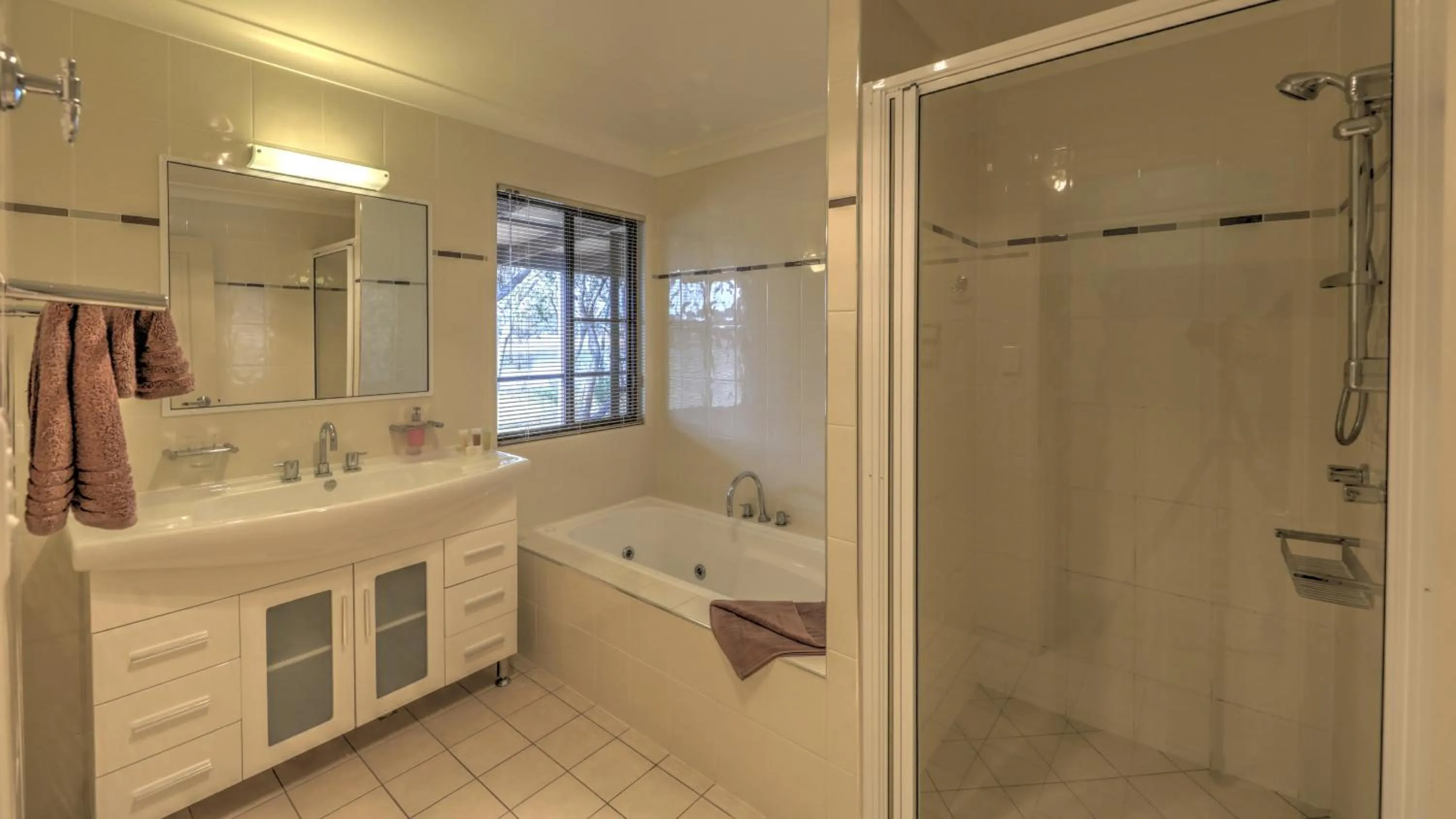 Bathroom in Tiny Away Escape at Granite Belt - Sommerville Valley