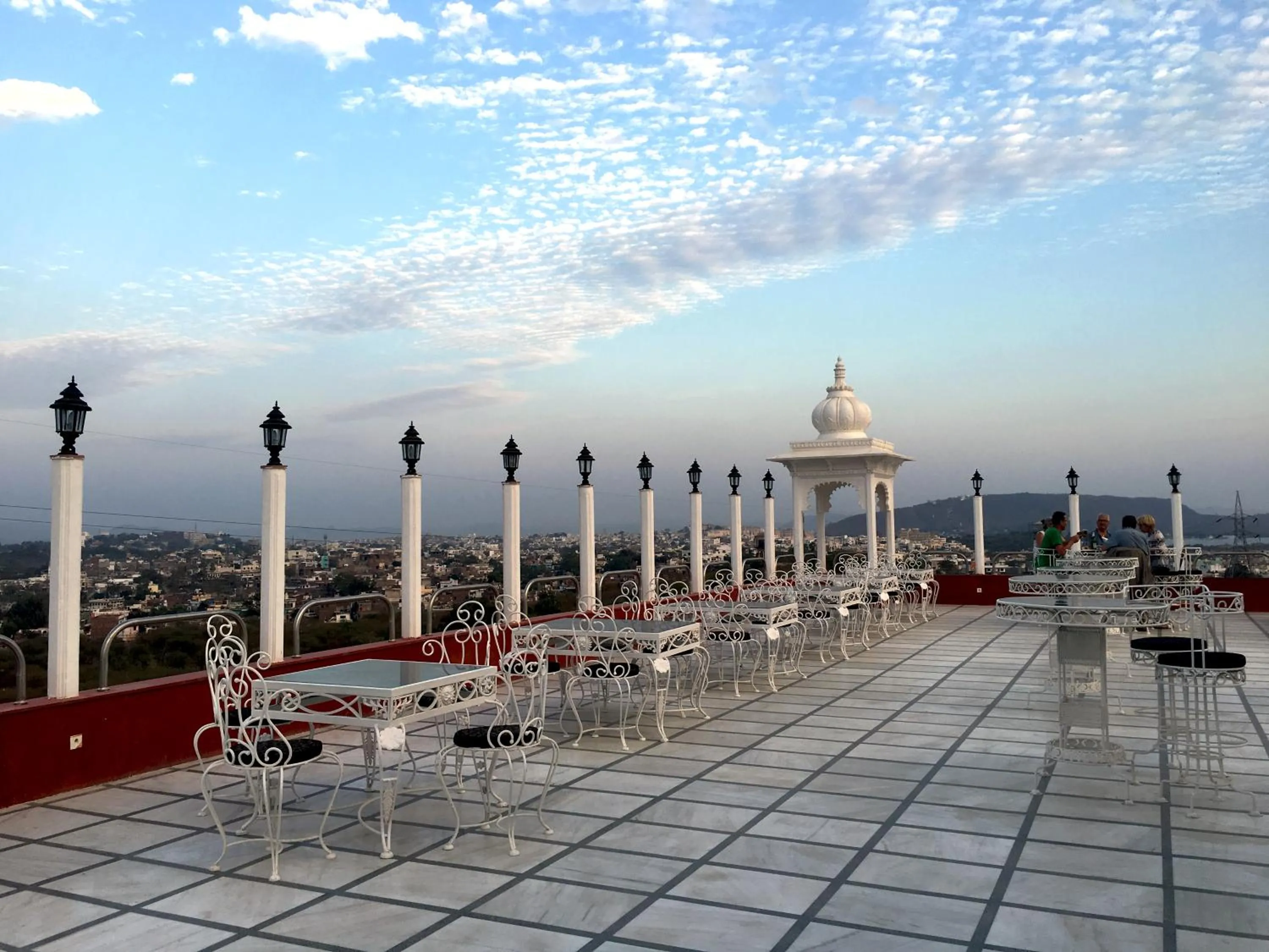 Restaurant/places to eat in Regenta Central Mewargarh, Near Biological park