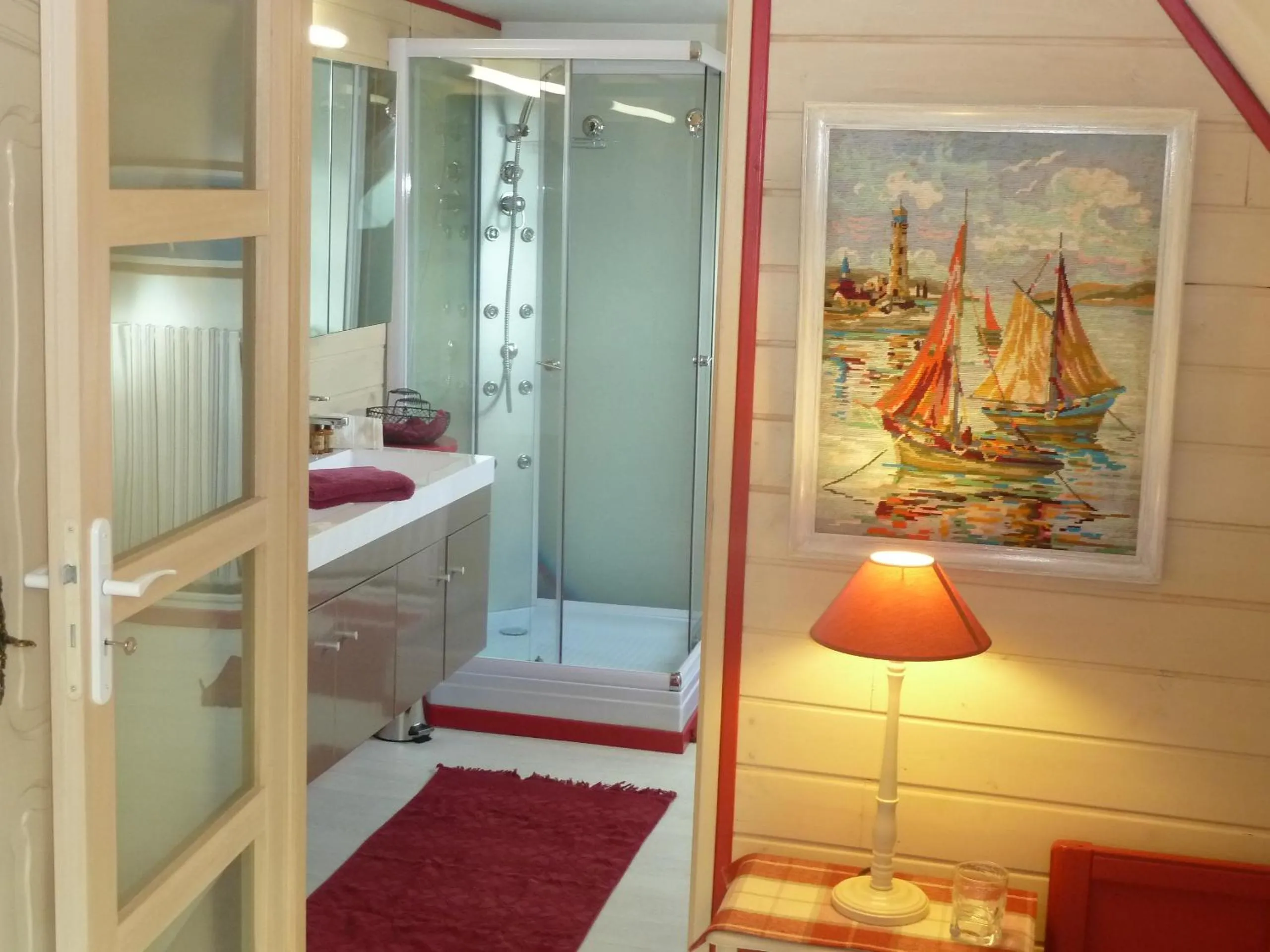 Shower, Bed in Les Bruyères du Mont