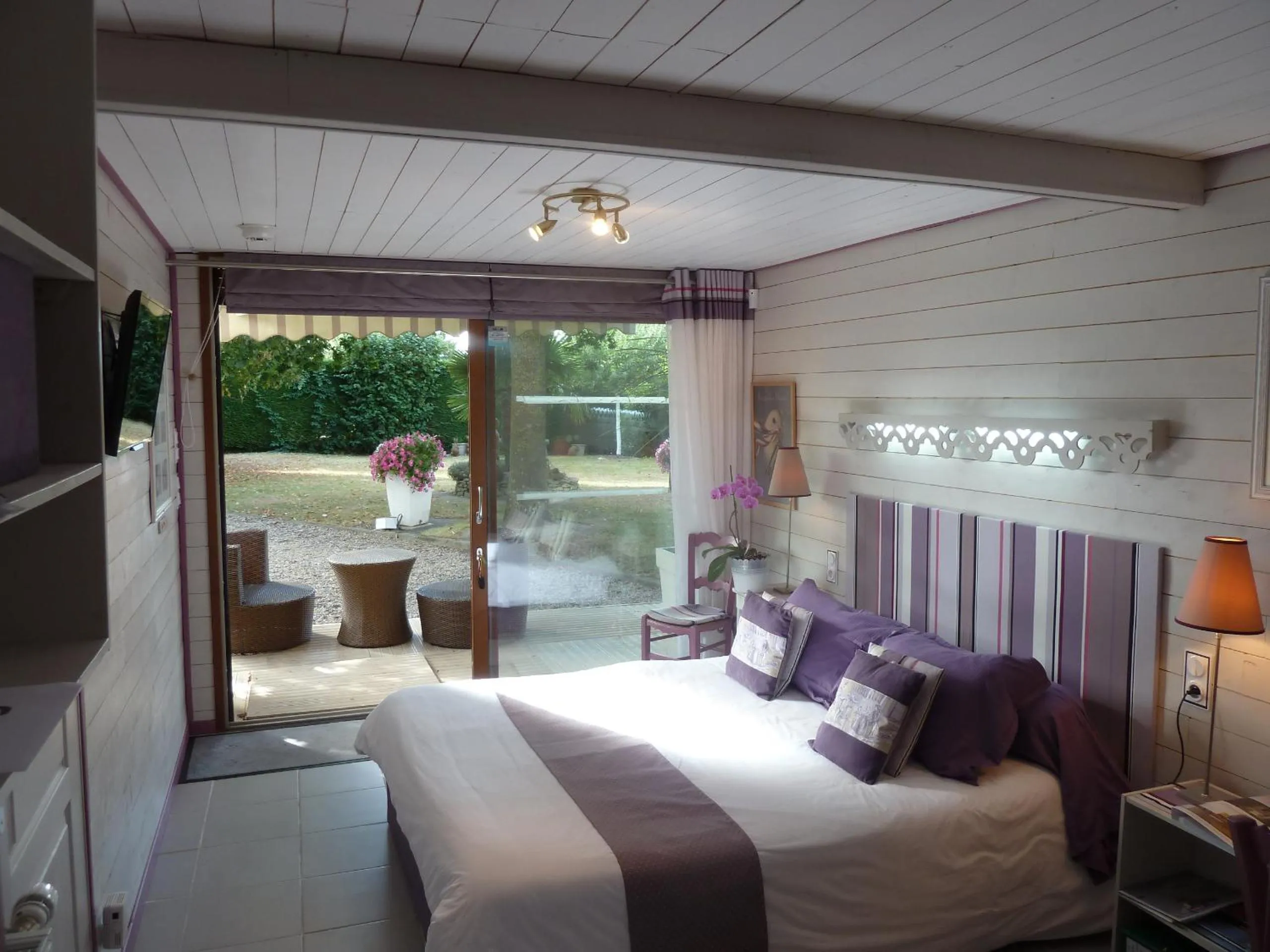 Photo of the whole room, Bed in Les Bruyères du Mont