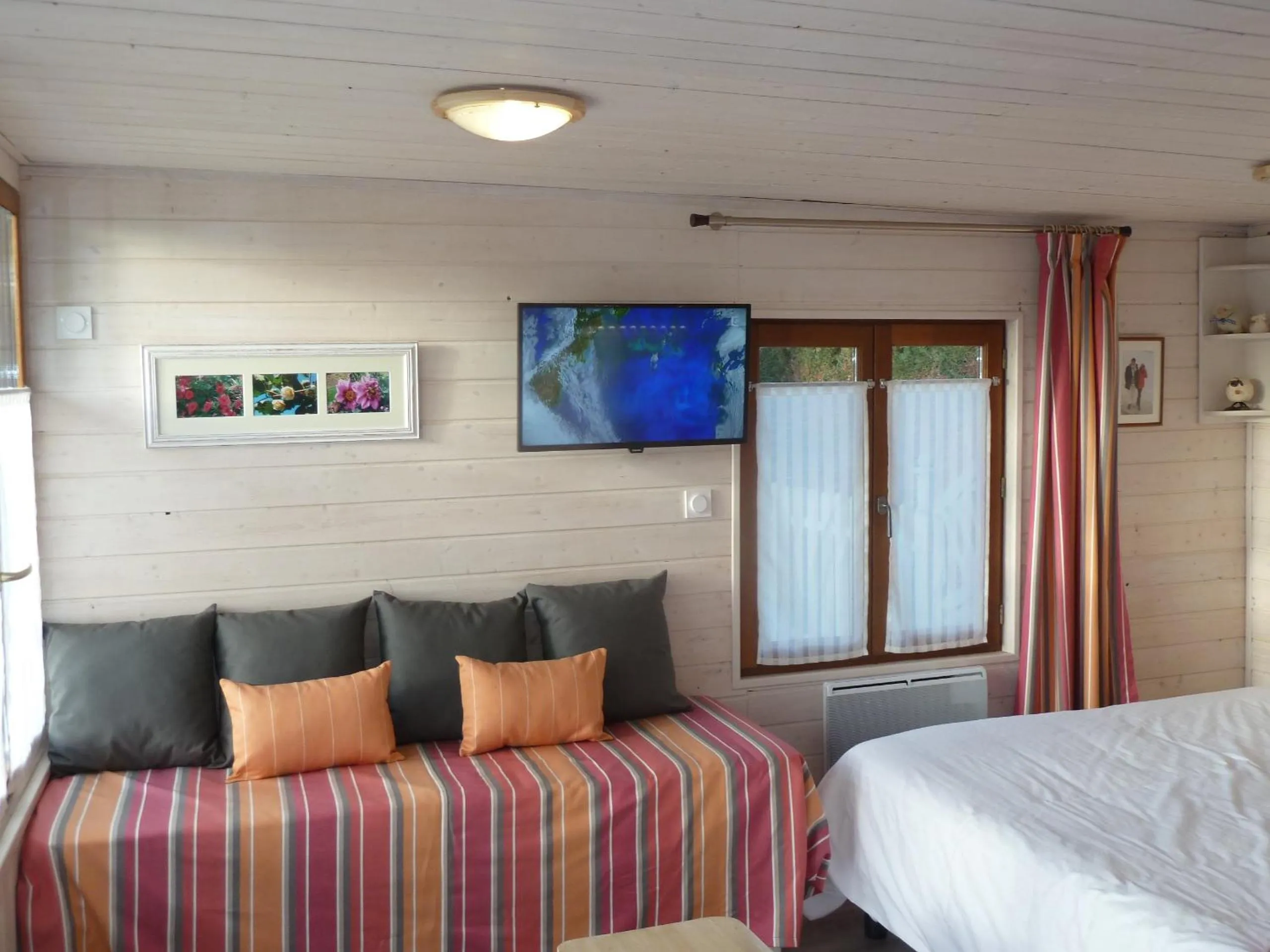 Seating area, Bed in Les Bruyères du Mont