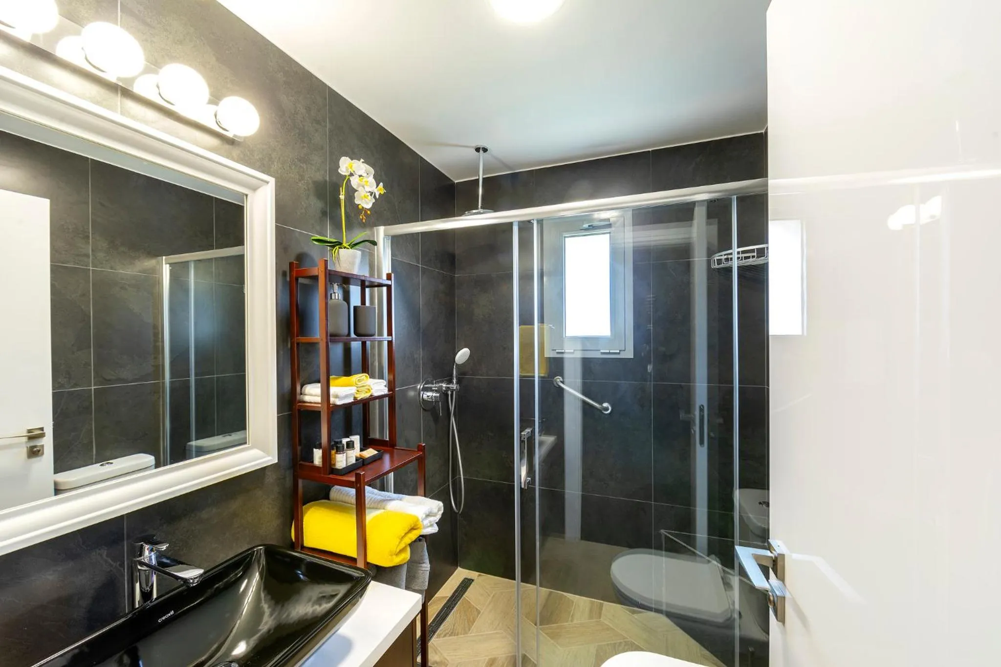 Shower in Castle Holiday Apartments