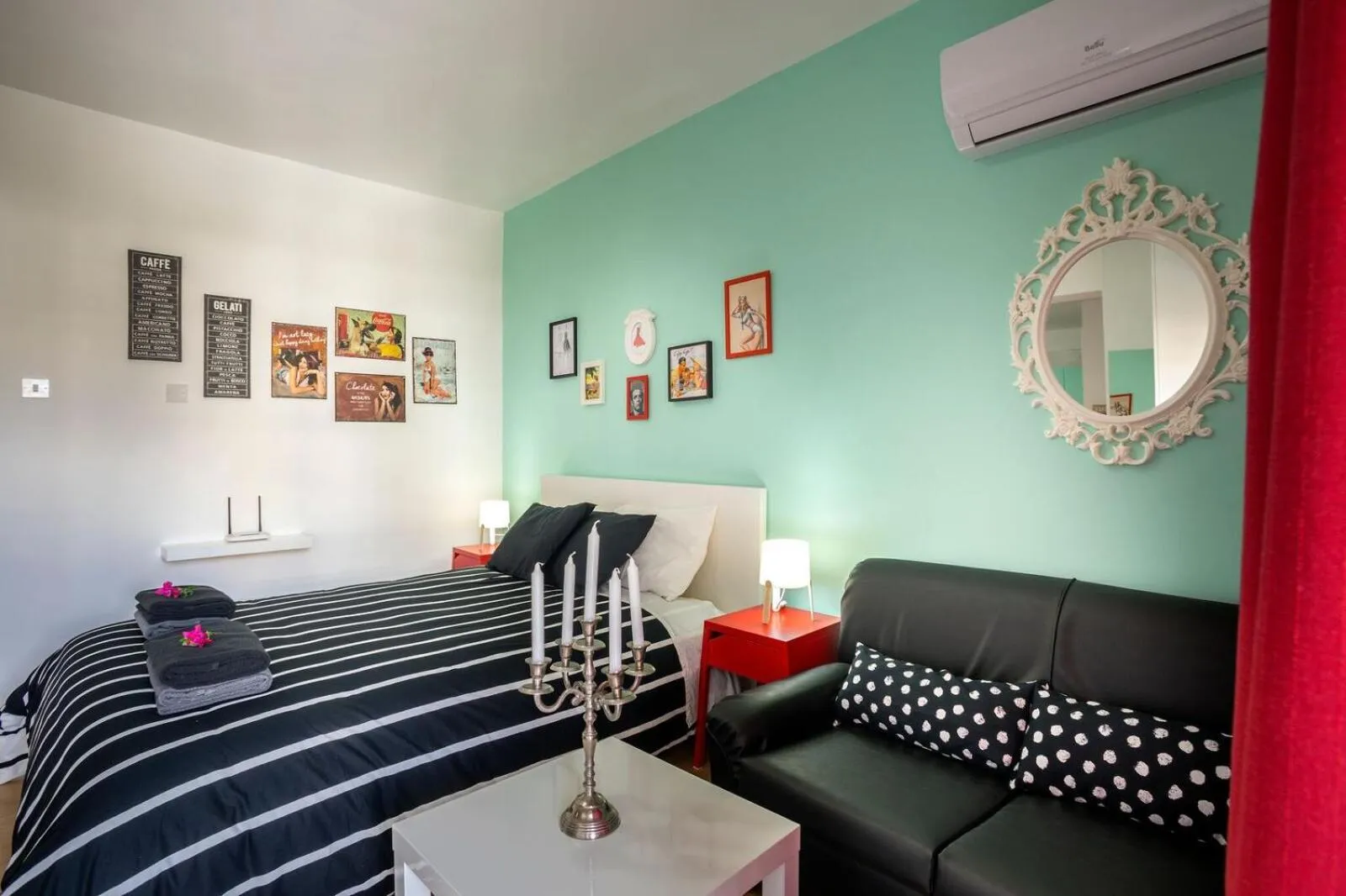 Bed in Castle Holiday Apartments