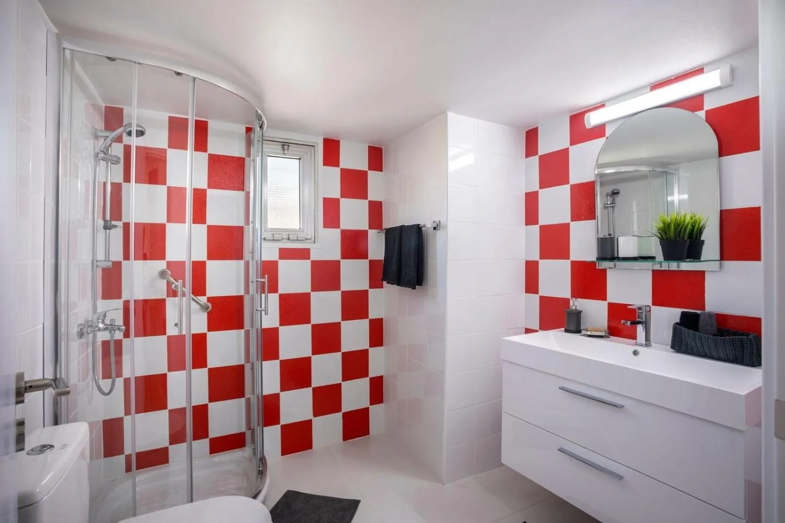 Shower in Castle Holiday Apartments