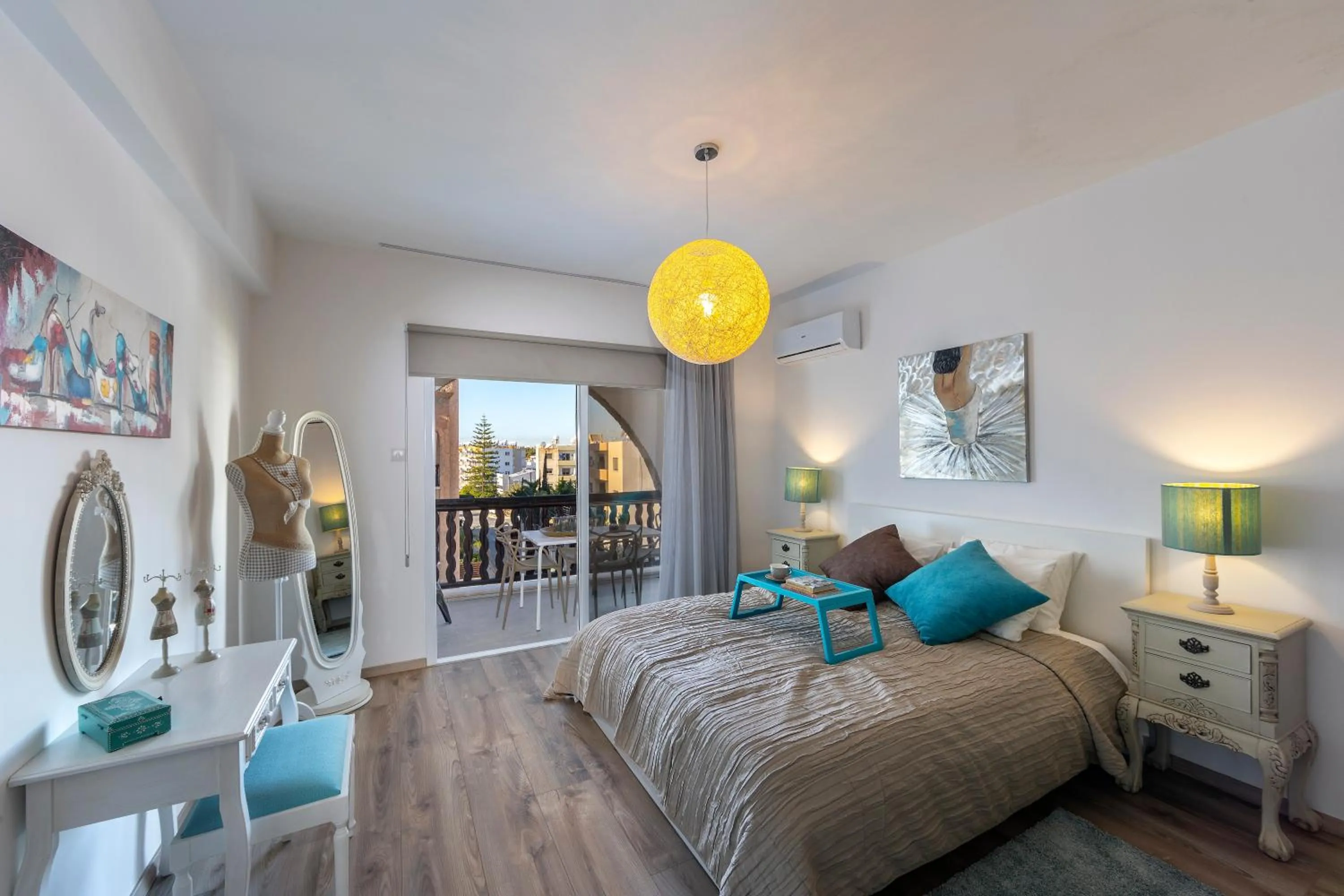 Bed in Castle Holiday Apartments