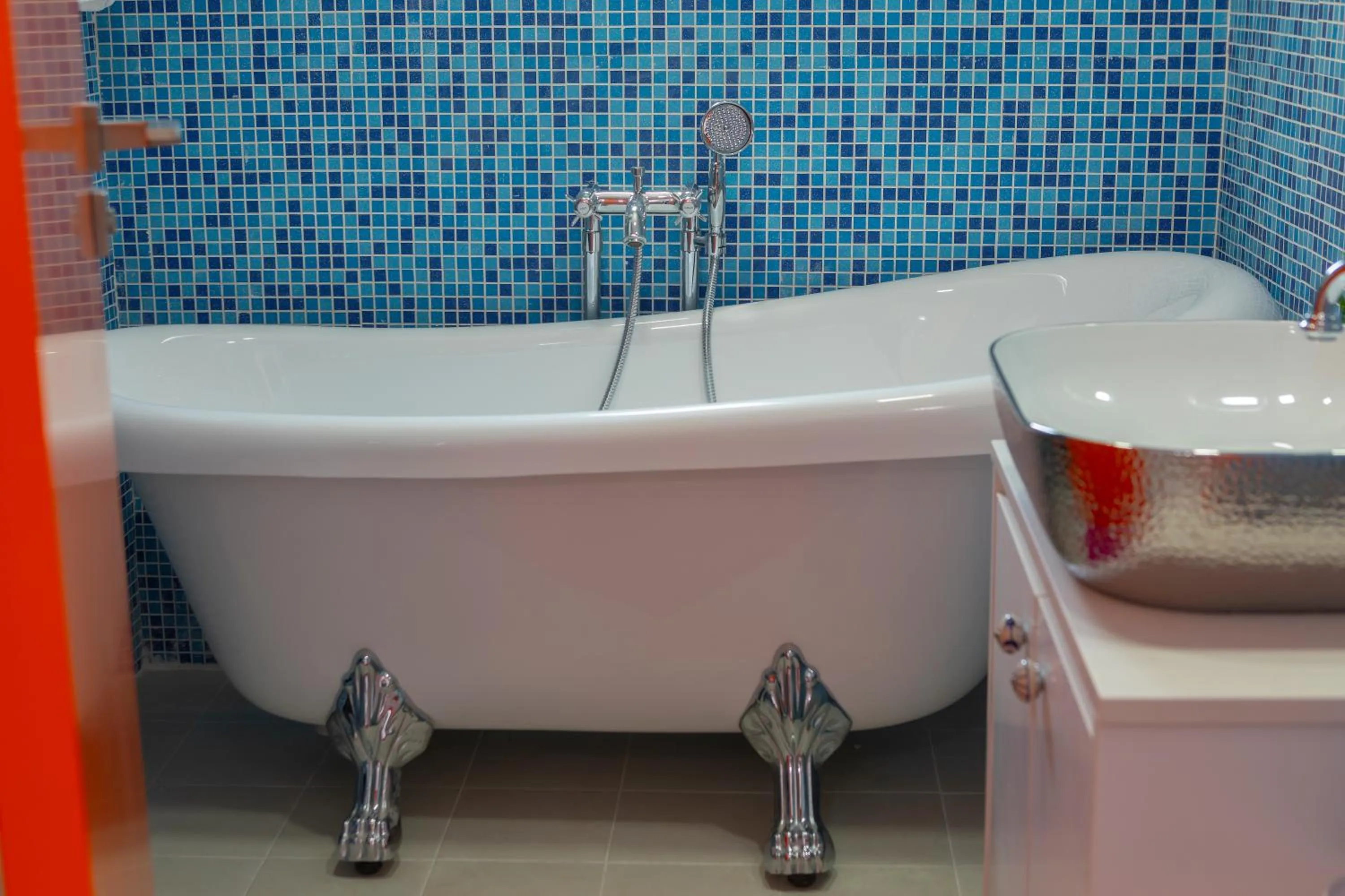 Shower in Castle Holiday Apartments