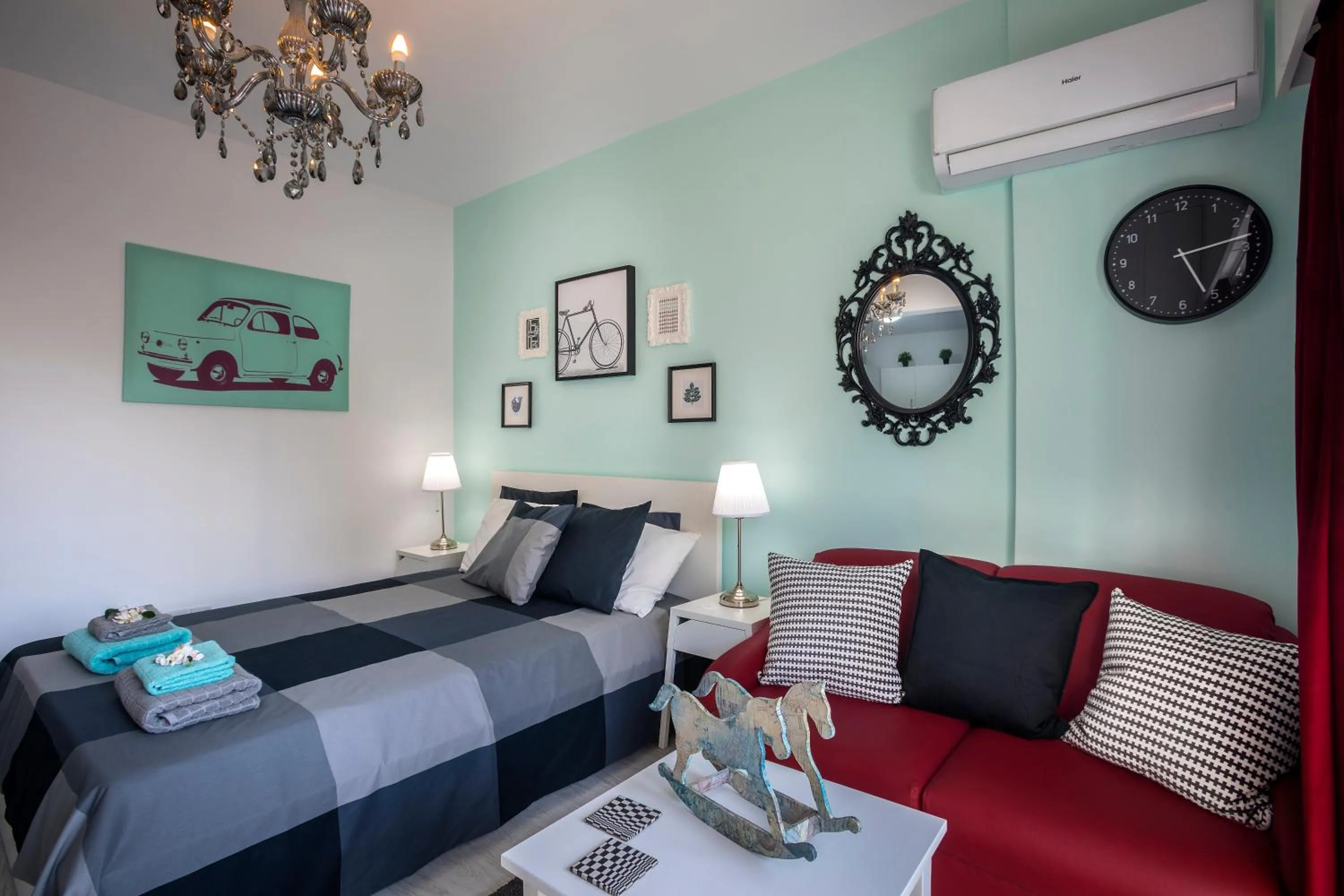 Bed in Castle Holiday Apartments