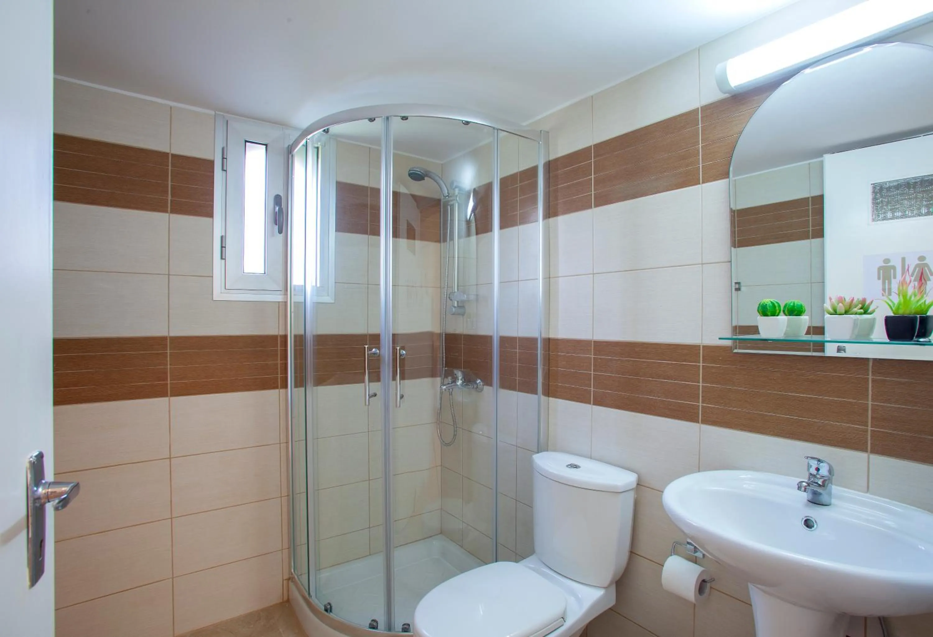 Shower in Castle Holiday Apartments