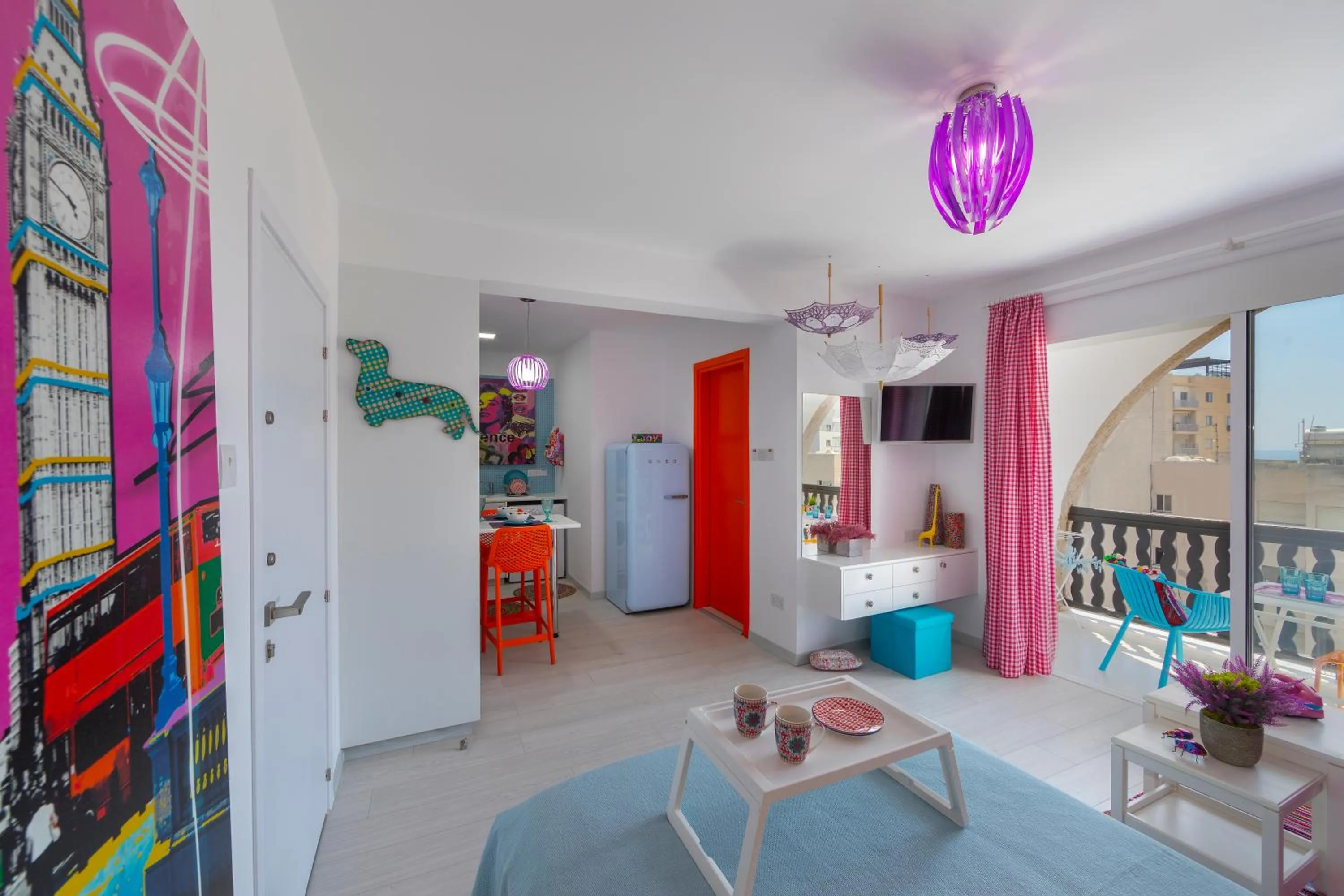 TV and multimedia in Castle Holiday Apartments