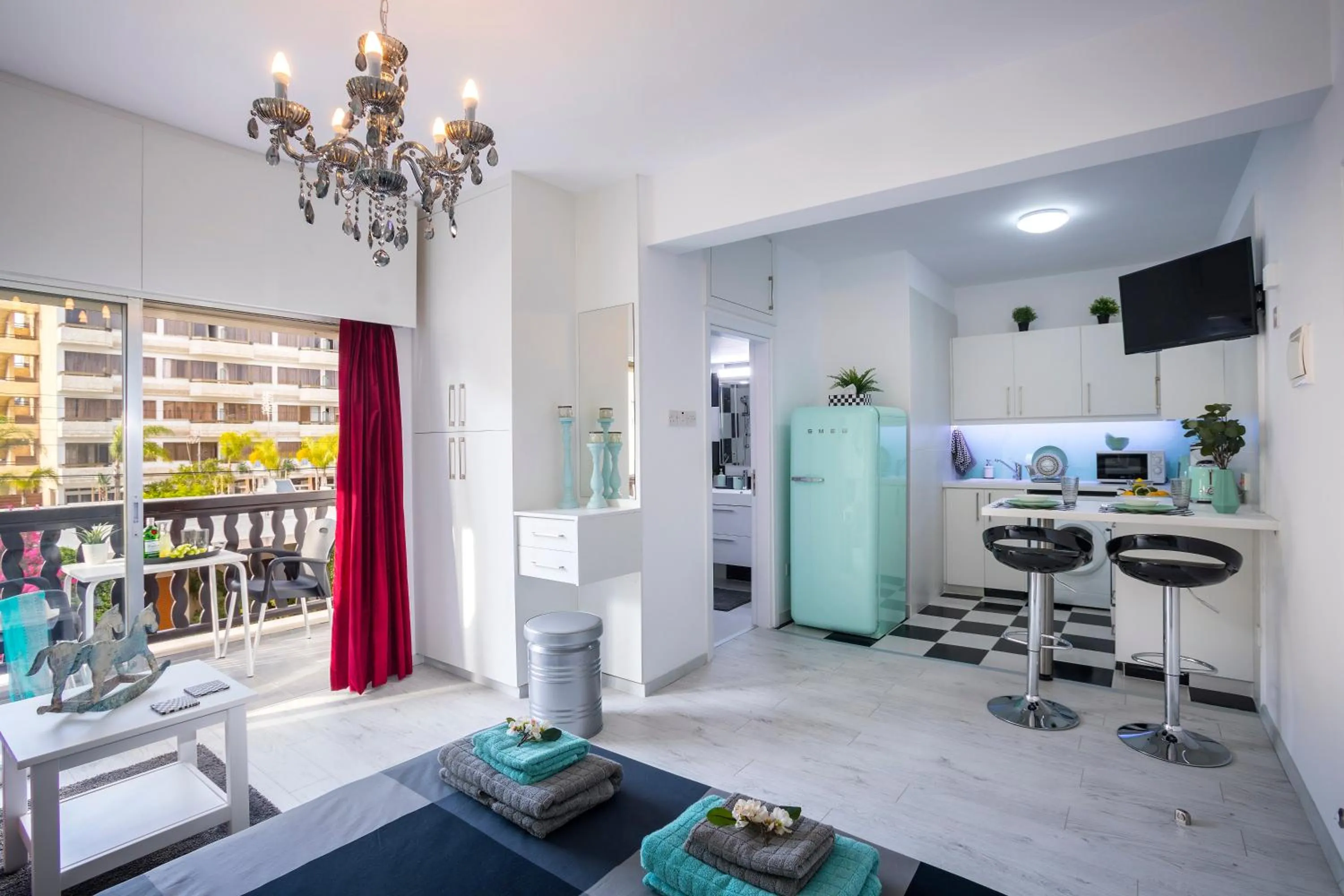 TV and multimedia in Castle Holiday Apartments