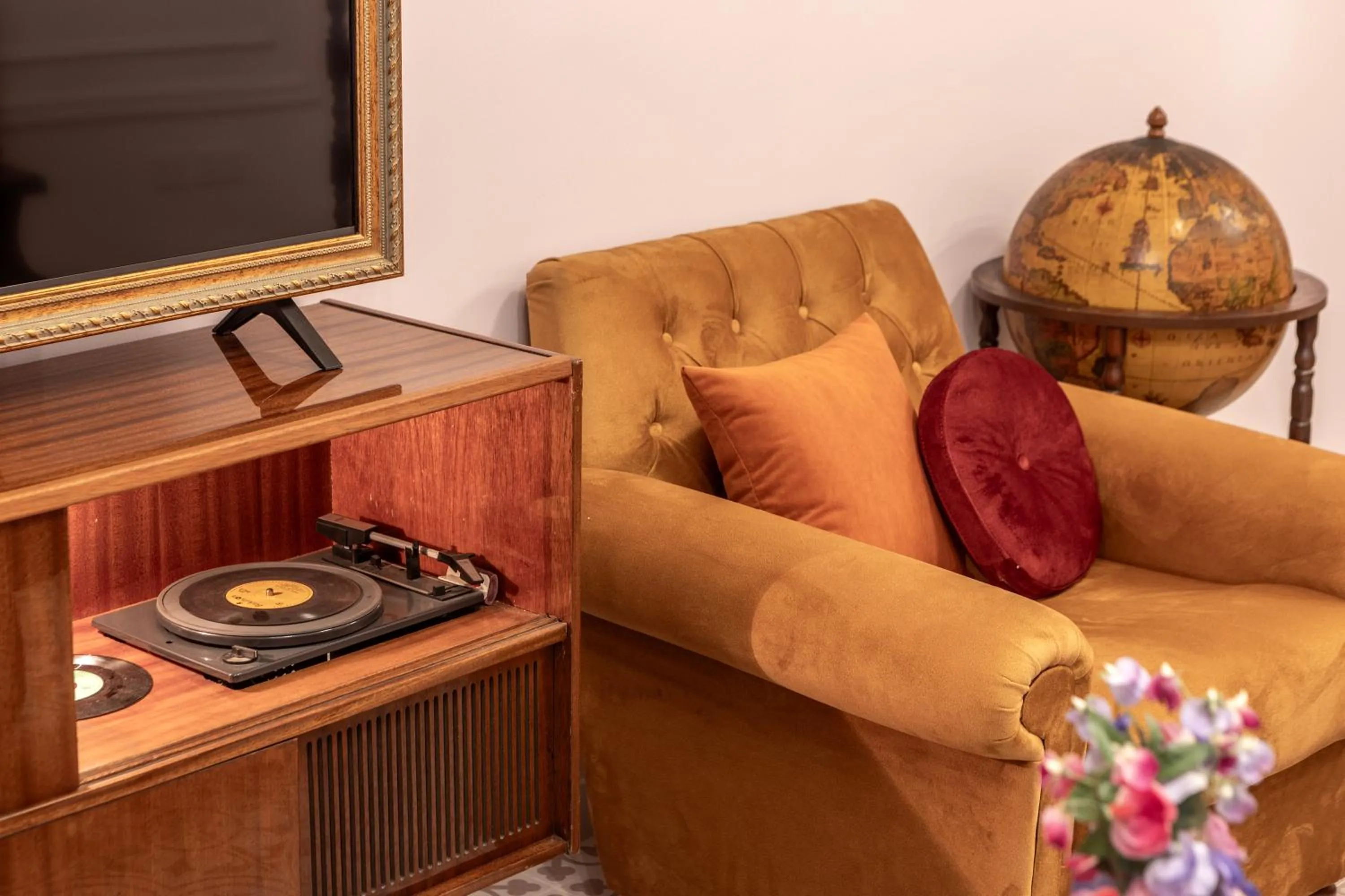 TV and multimedia in Castle Holiday Apartments