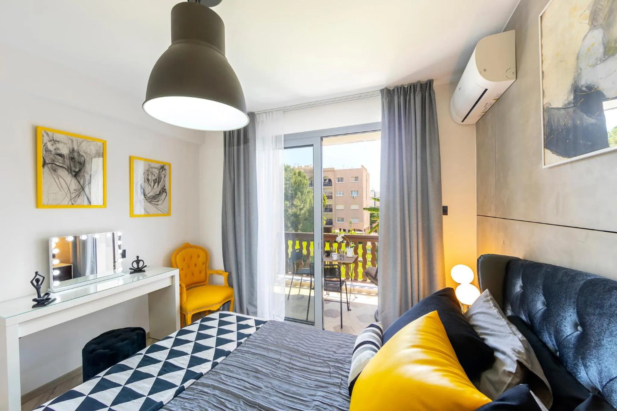 Bed in Castle Holiday Apartments