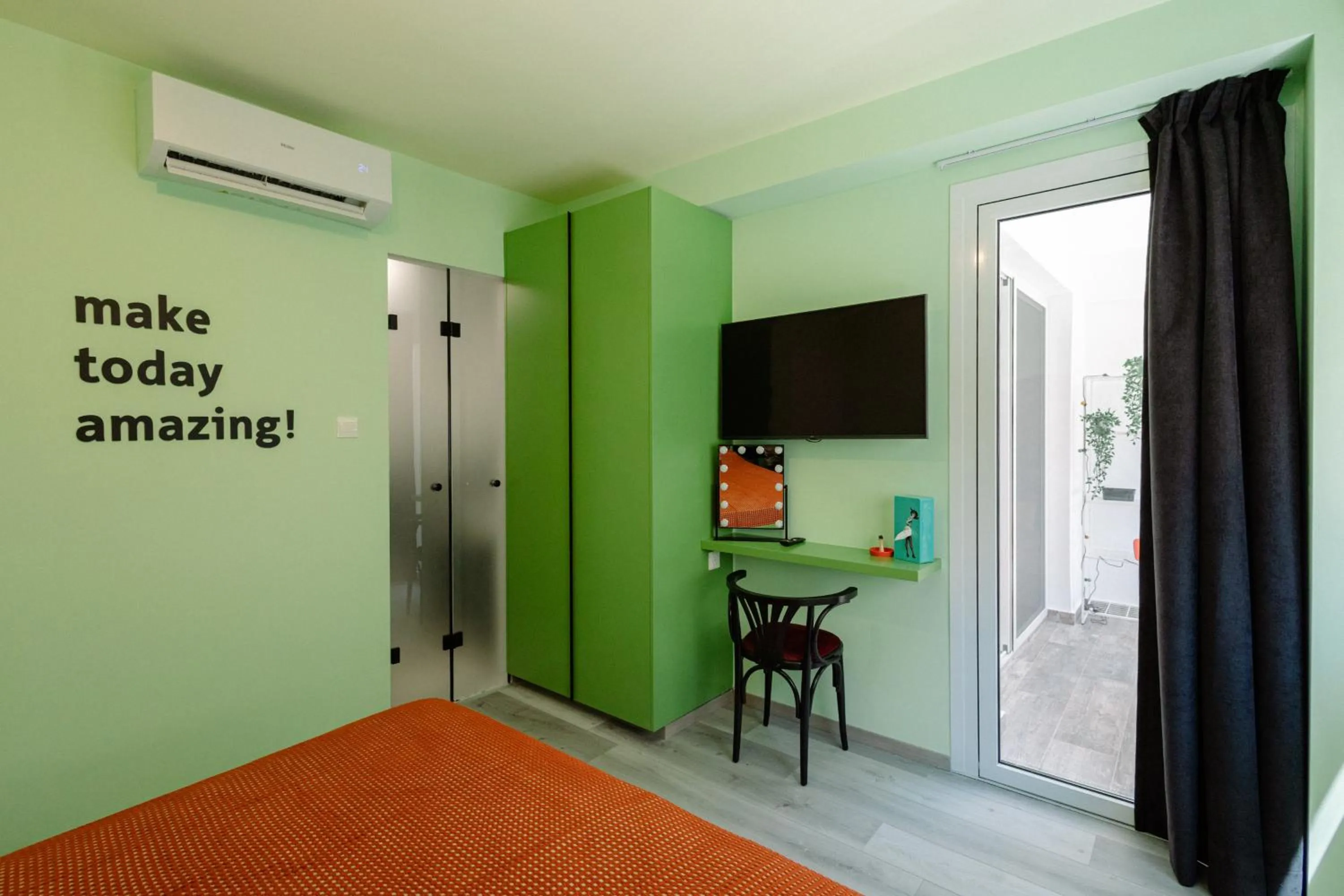 TV and multimedia in Castle Holiday Apartments