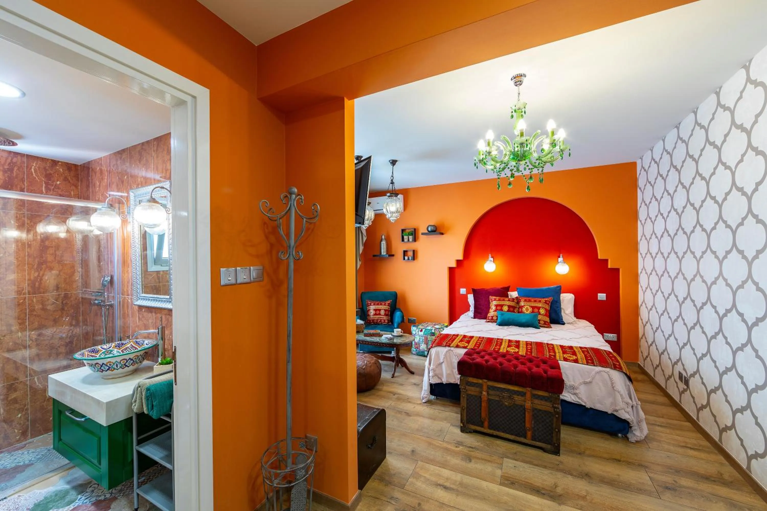 Bathroom, Bed in Castle Holiday Apartments