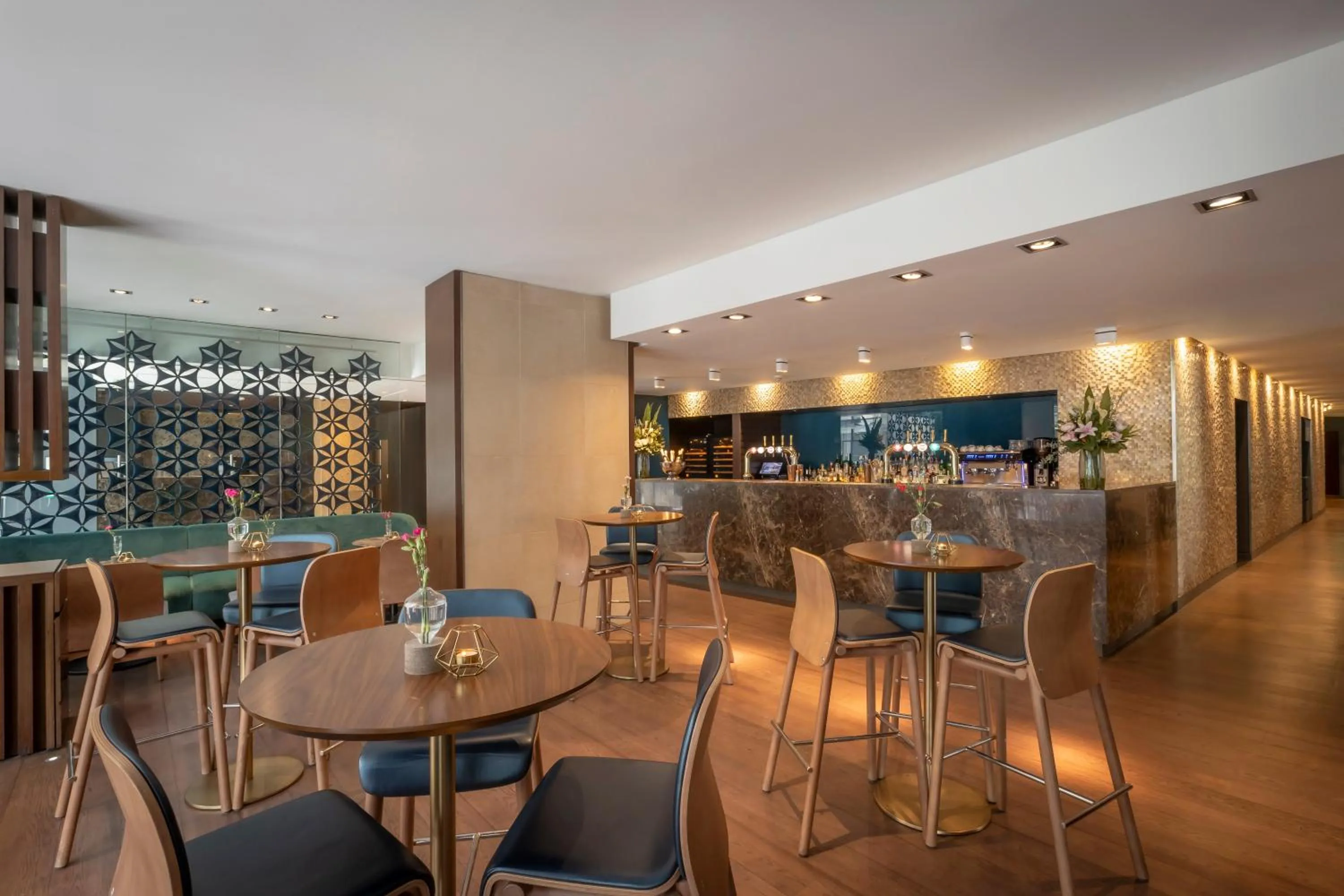 Restaurant/places to eat in Clayton Hotel London Wall