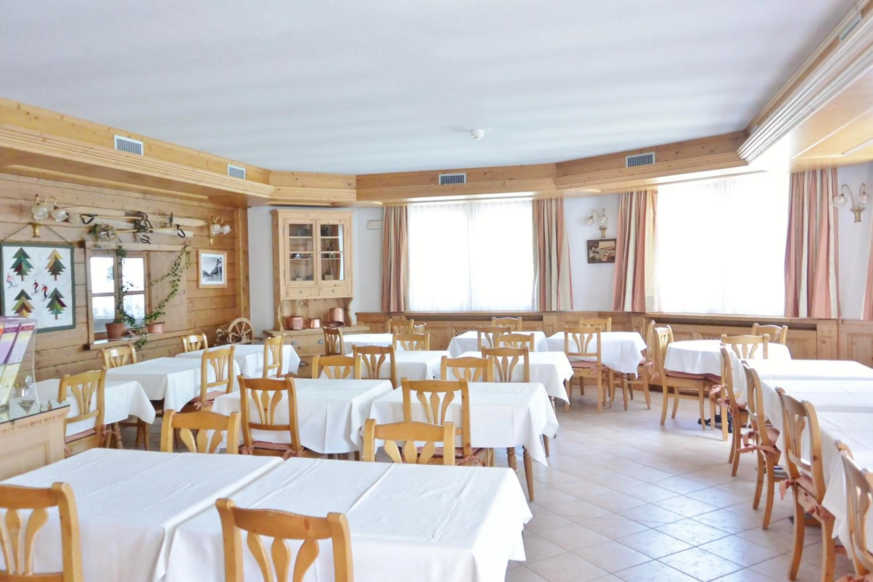 Restaurant/places to eat in Hotel Garnì al Plan