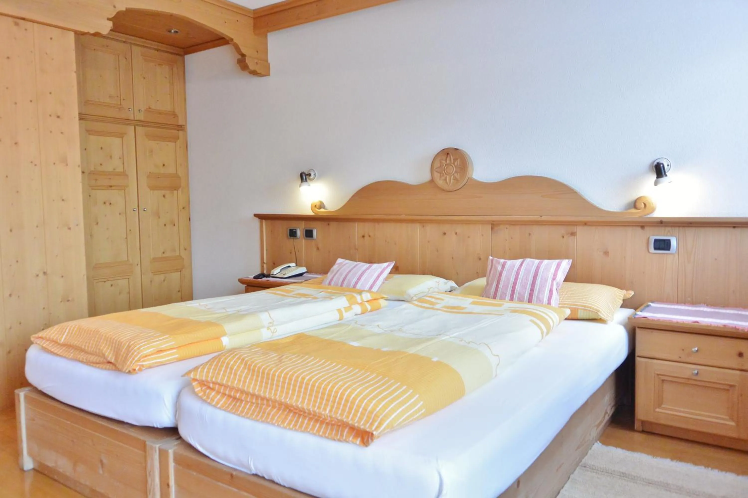 Bed in Hotel Garnì al Plan