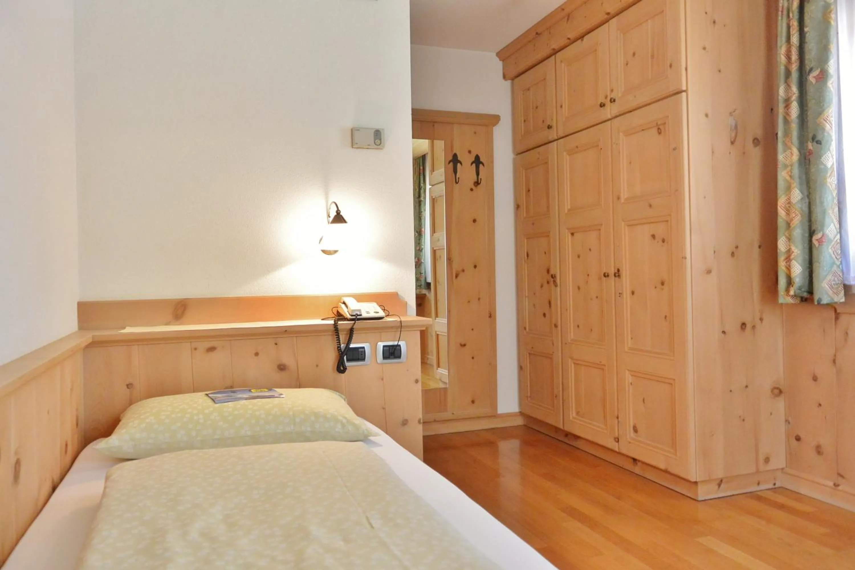 Bed in Hotel Garnì al Plan