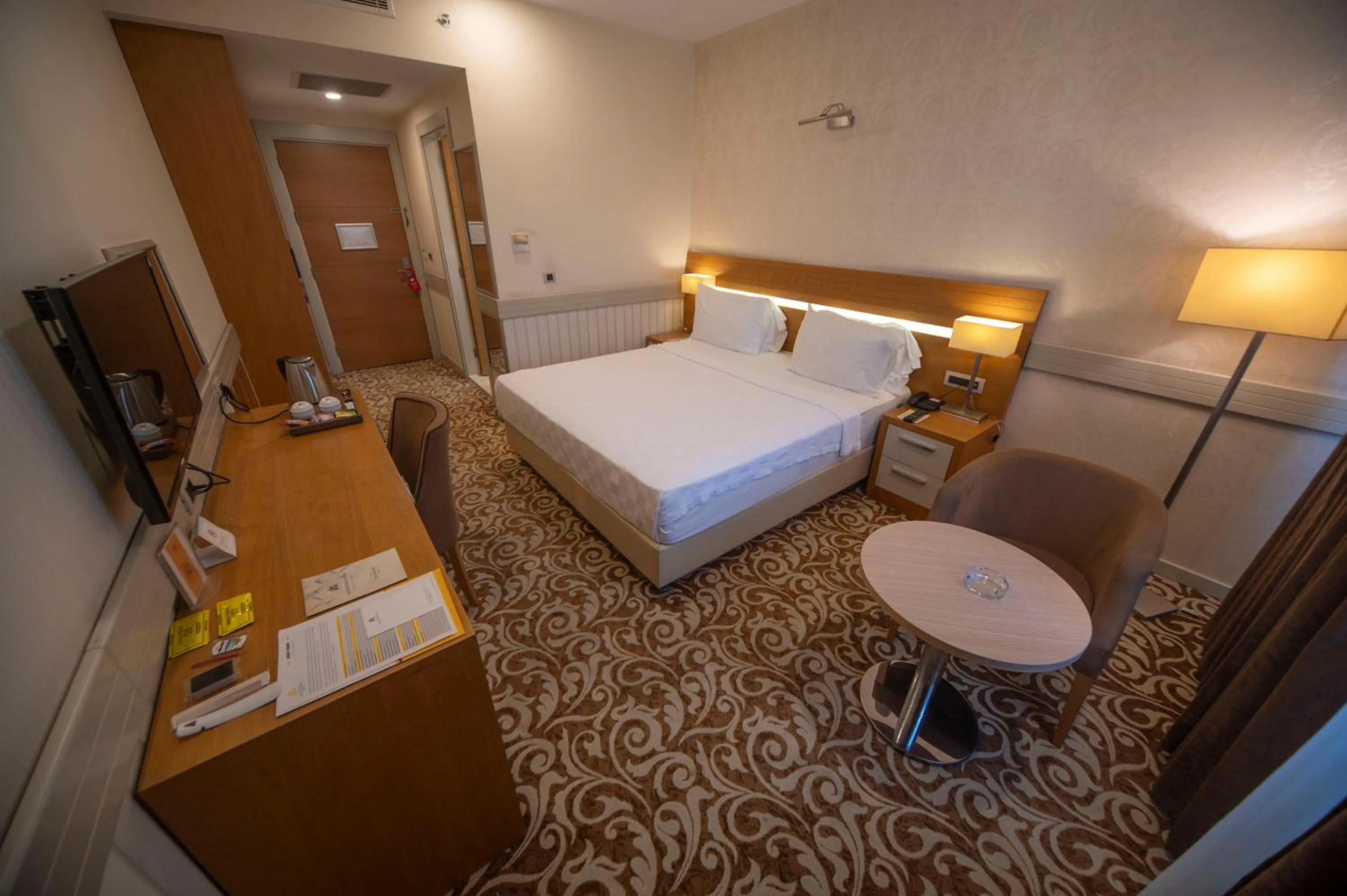 Photo of the whole room, Bed in Grand İtimat Hotel