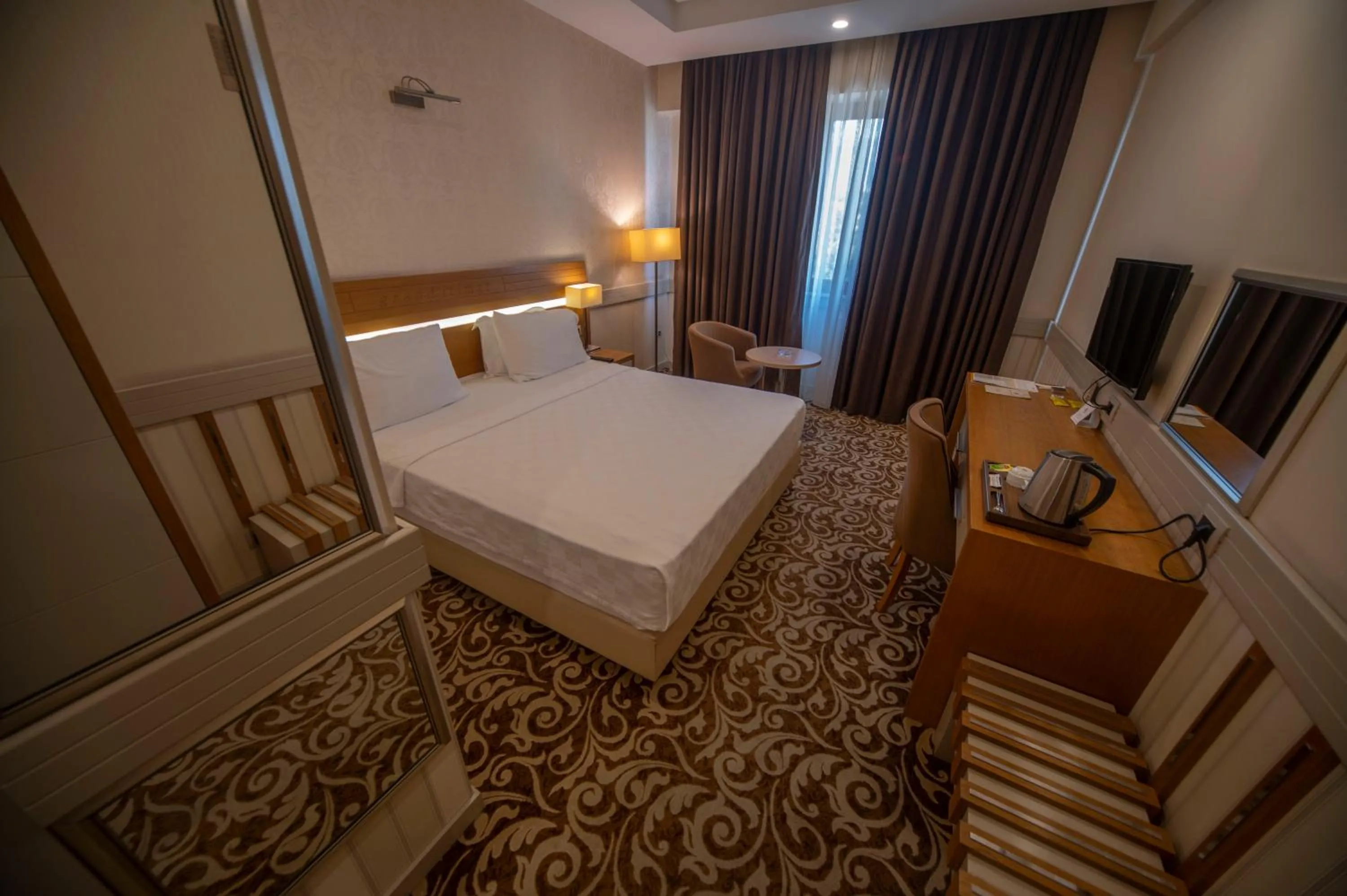 Photo of the whole room, Bed in Grand İtimat Hotel