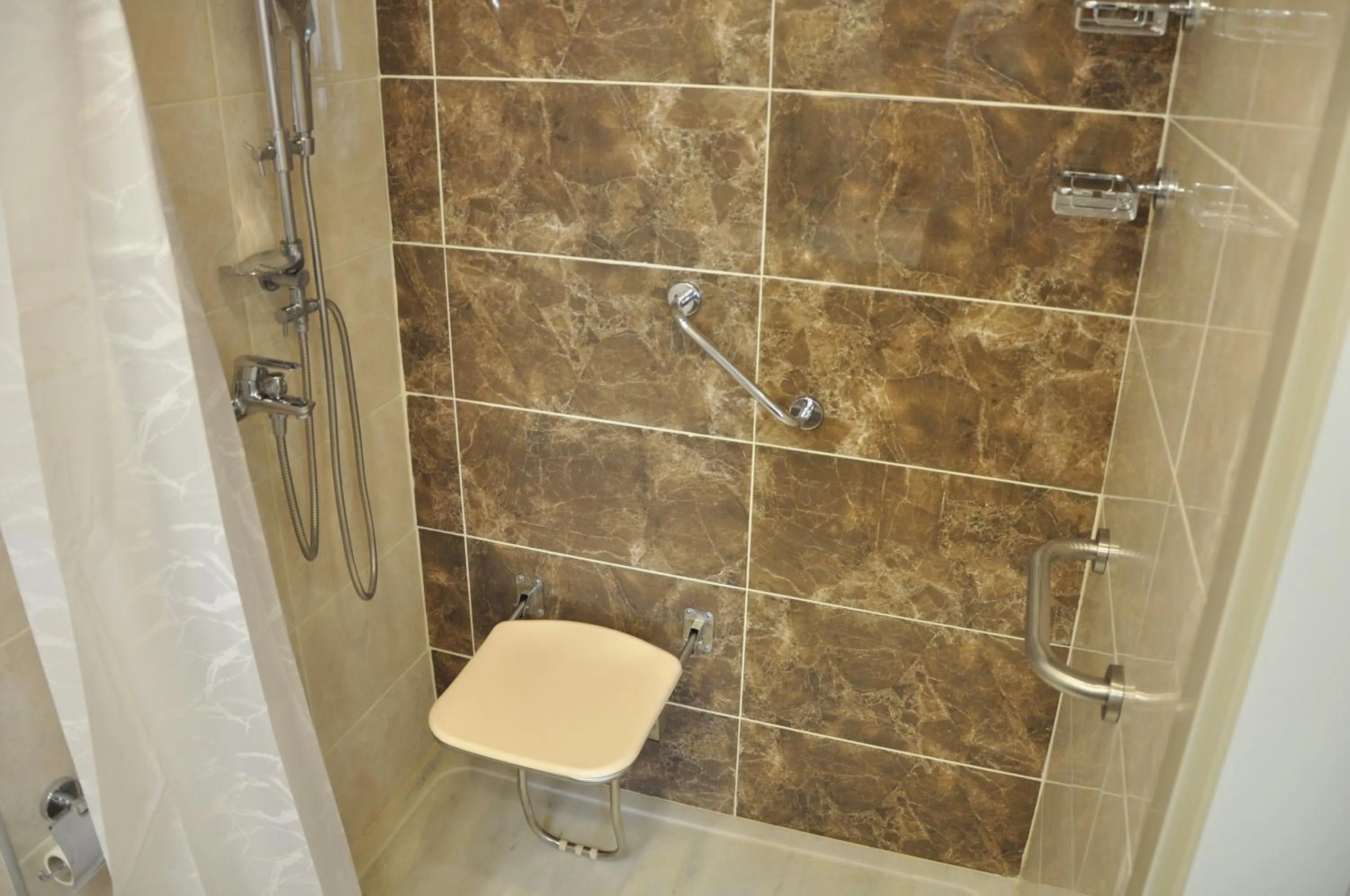 Shower in Grand İtimat Hotel