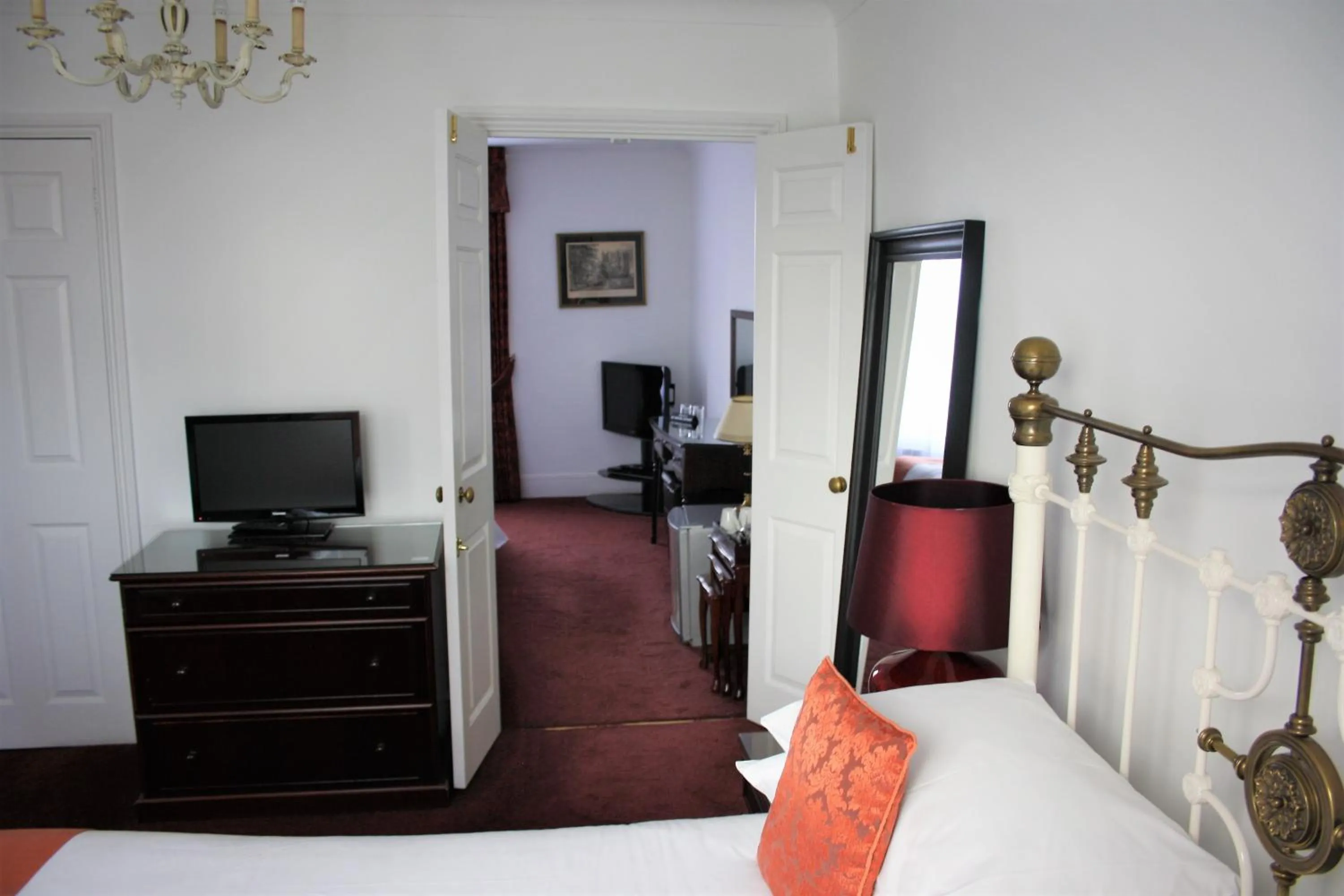 TV and multimedia, Bed in Thanington Hotel
