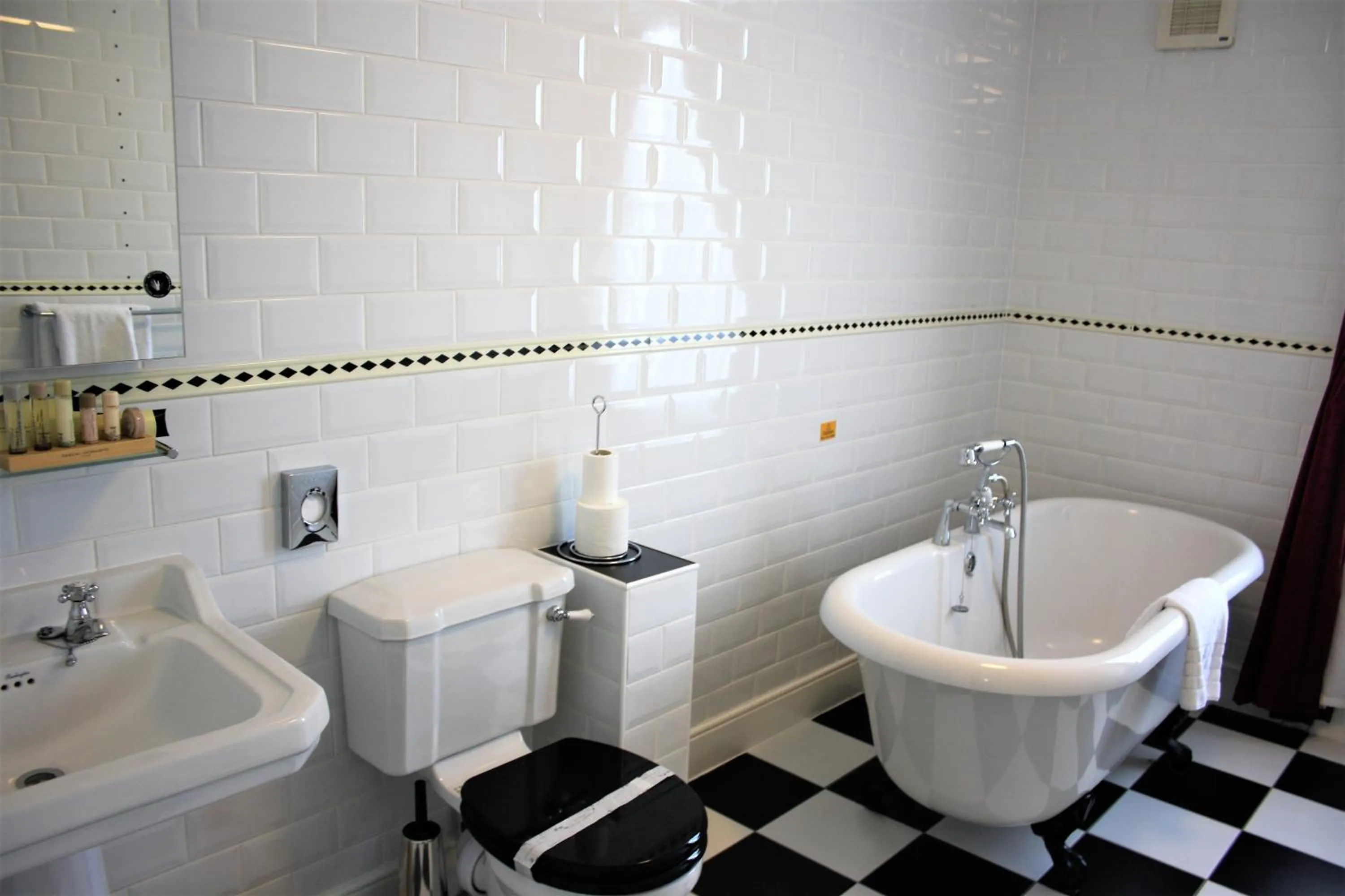 Shower in Thanington Hotel