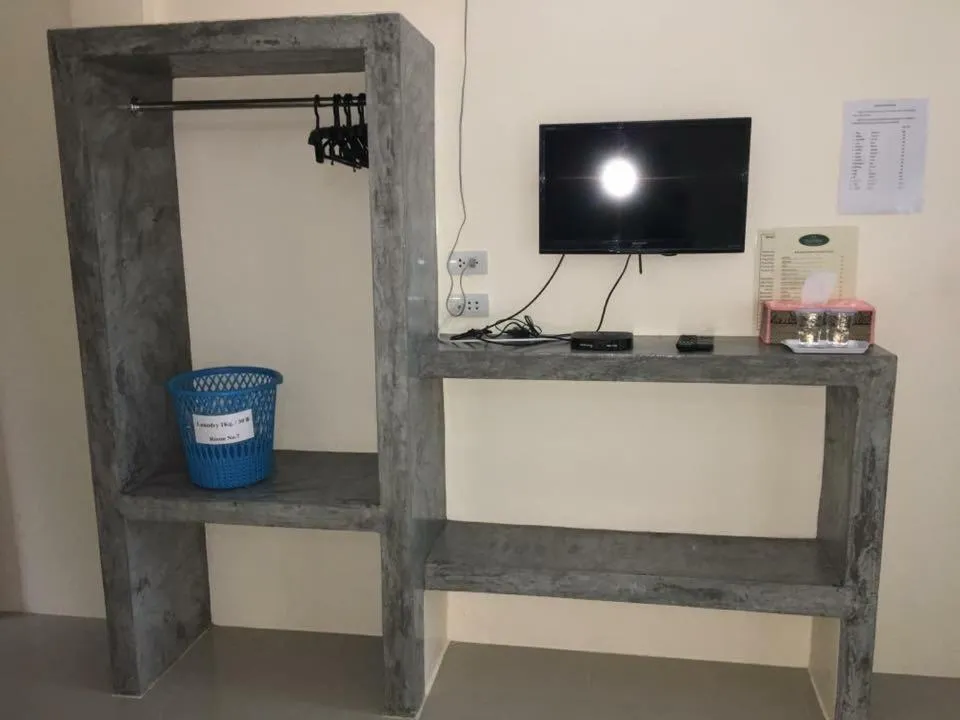 Communal lounge/ TV room in Budchui Guesthouse