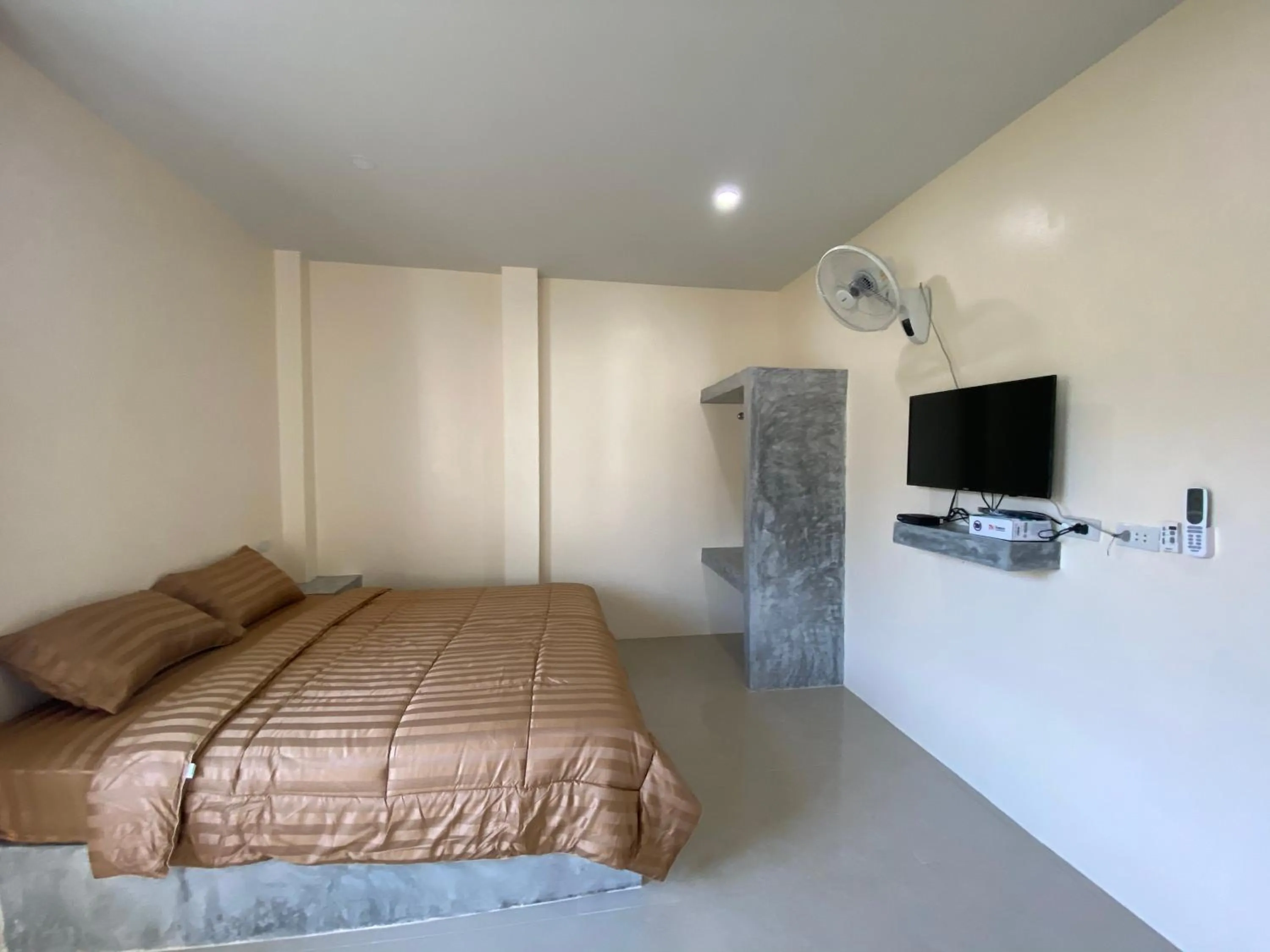 Photo of the whole room, Bed in Budchui Guesthouse