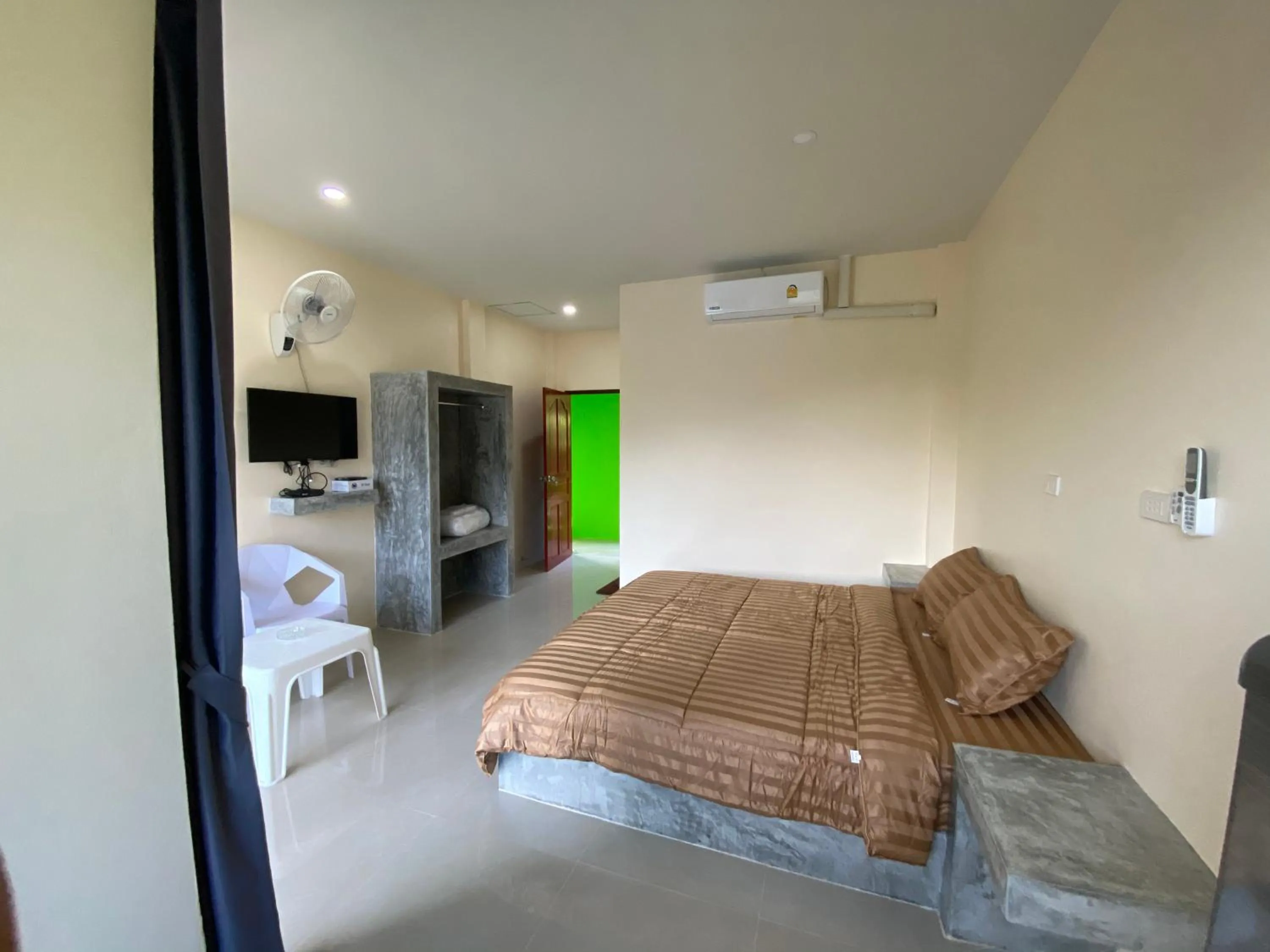 Photo of the whole room, Bed in Budchui Guesthouse