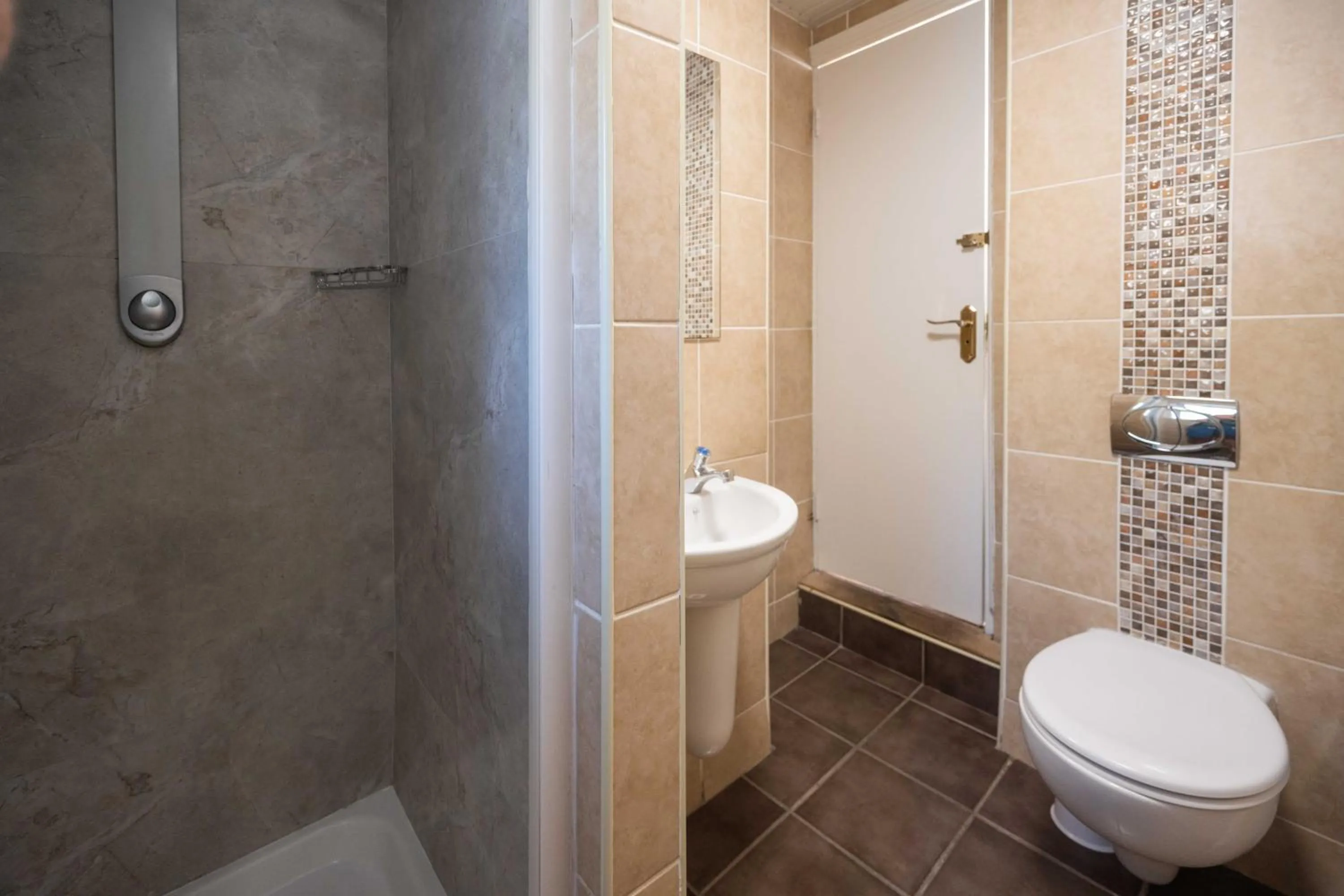 Sheilas Tourist Hostel