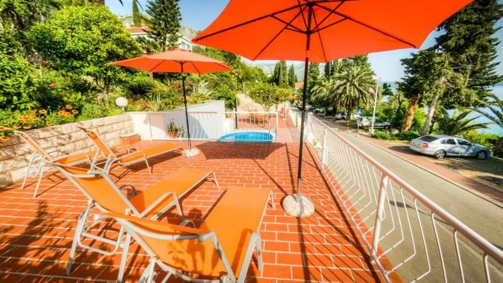 Comfort Triple Room with Balcony and Sea View in Guest House Villa Nina